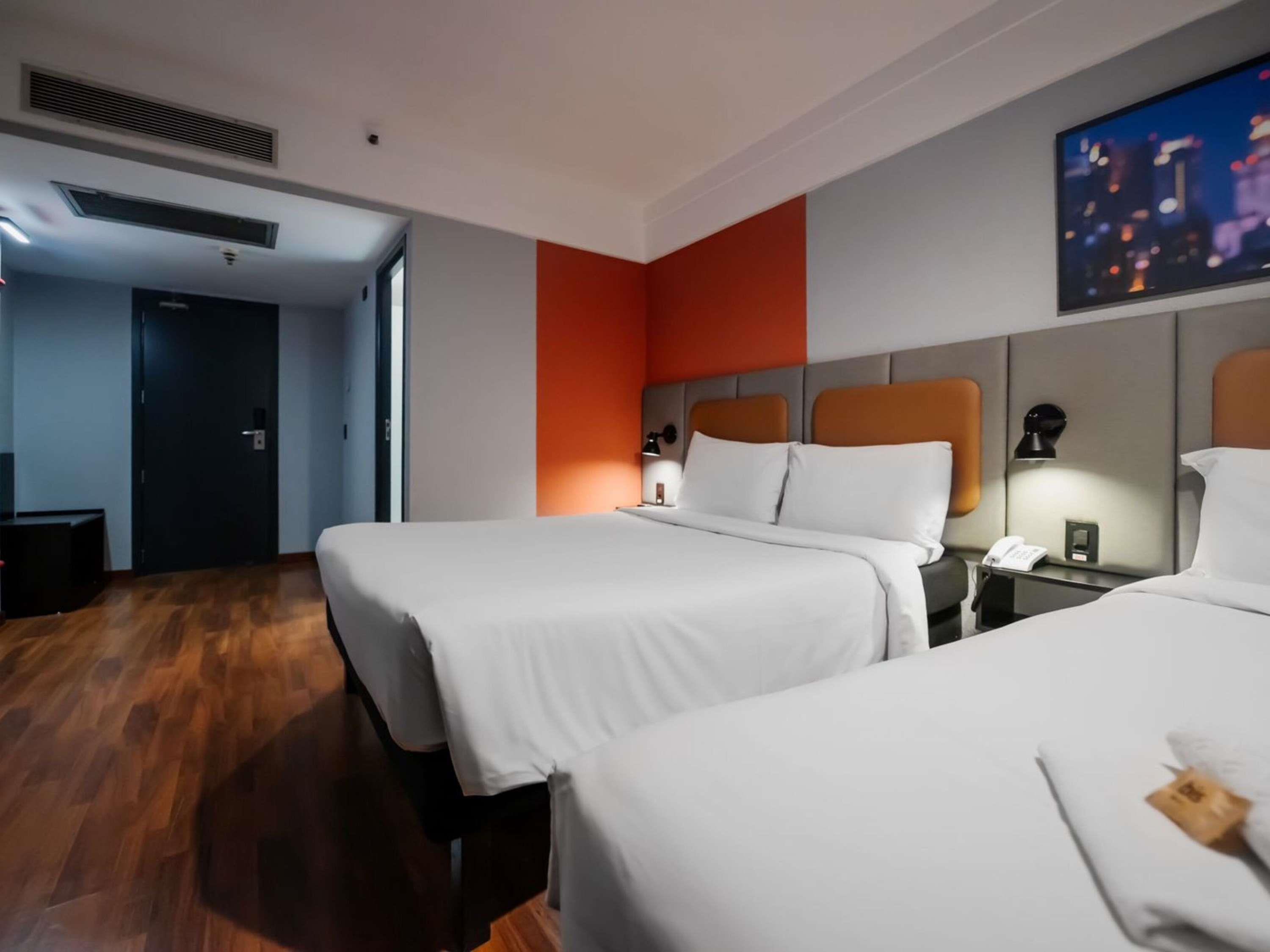 Ibis Guarulhos Room Type - Triple-standard room with double bed and 1 single bed Ibis Guarulhos Room Type - Triple-standard room with double bed and 1 single bed