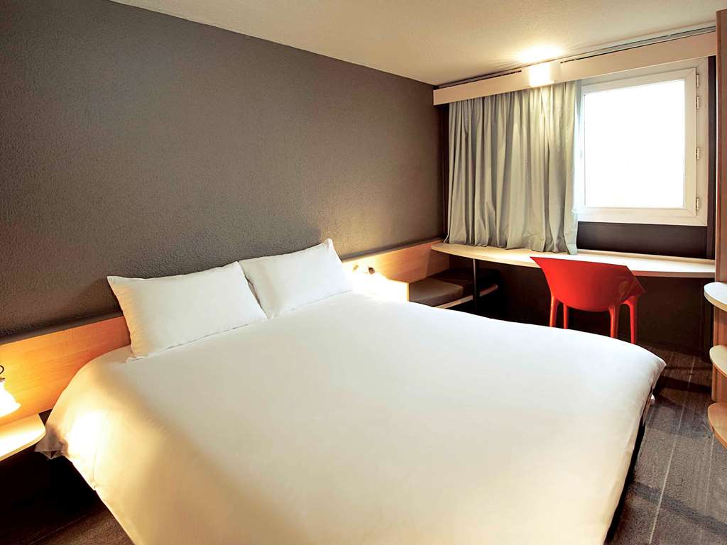H Room Type - Standard Room with a double bed