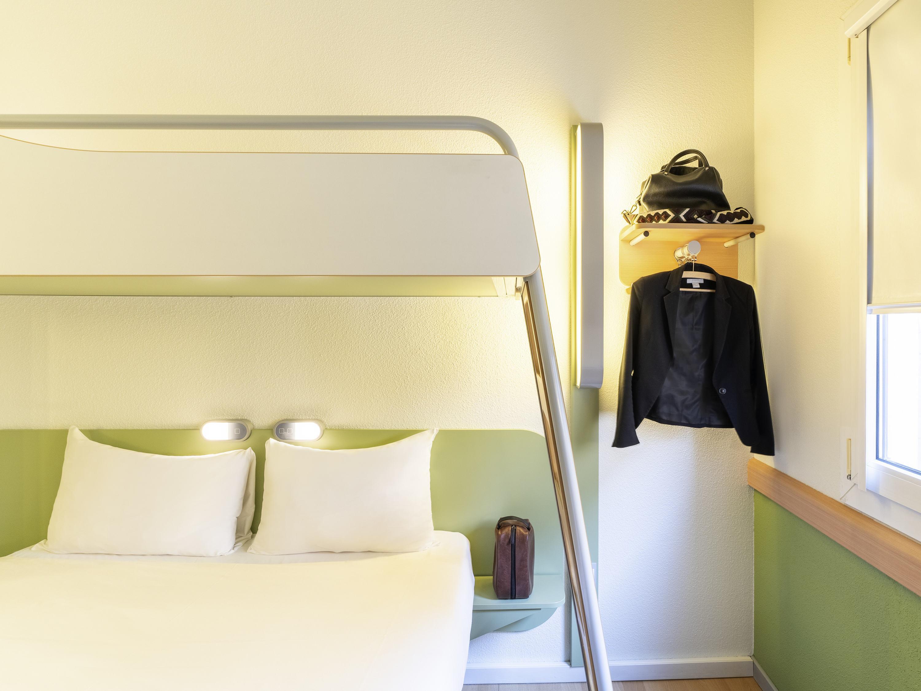 Ibis Budget Madrid Calle Alcal Room Type - Room with a double bed and bunk bed