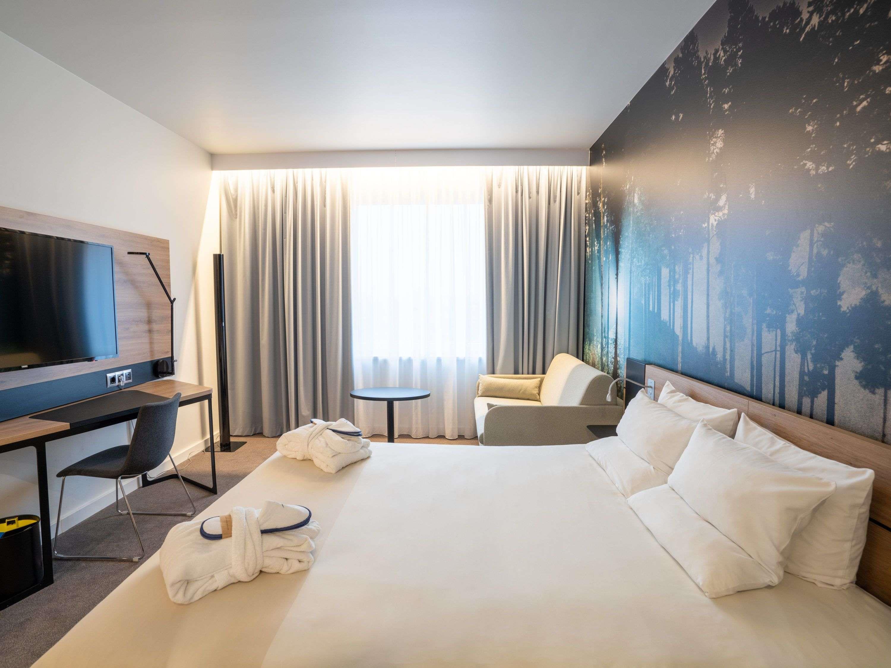 Novotel Vilnius Centre Room Type - Executive Room with 1 queen size bed and 1 sofa