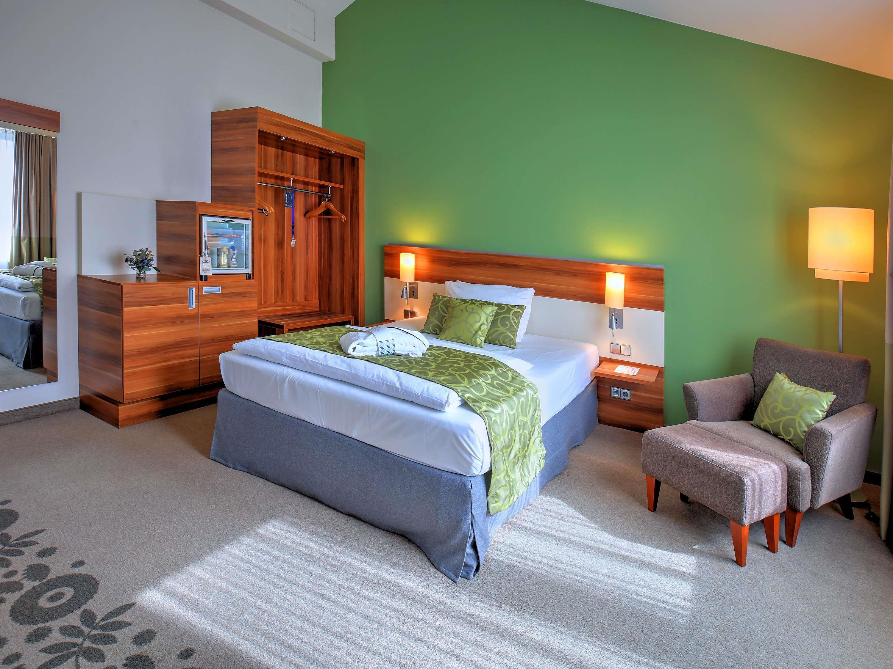 Mercure Tagungs- & Landhotel Krefeld Room Type - Privilege Queen Room with Balcony 