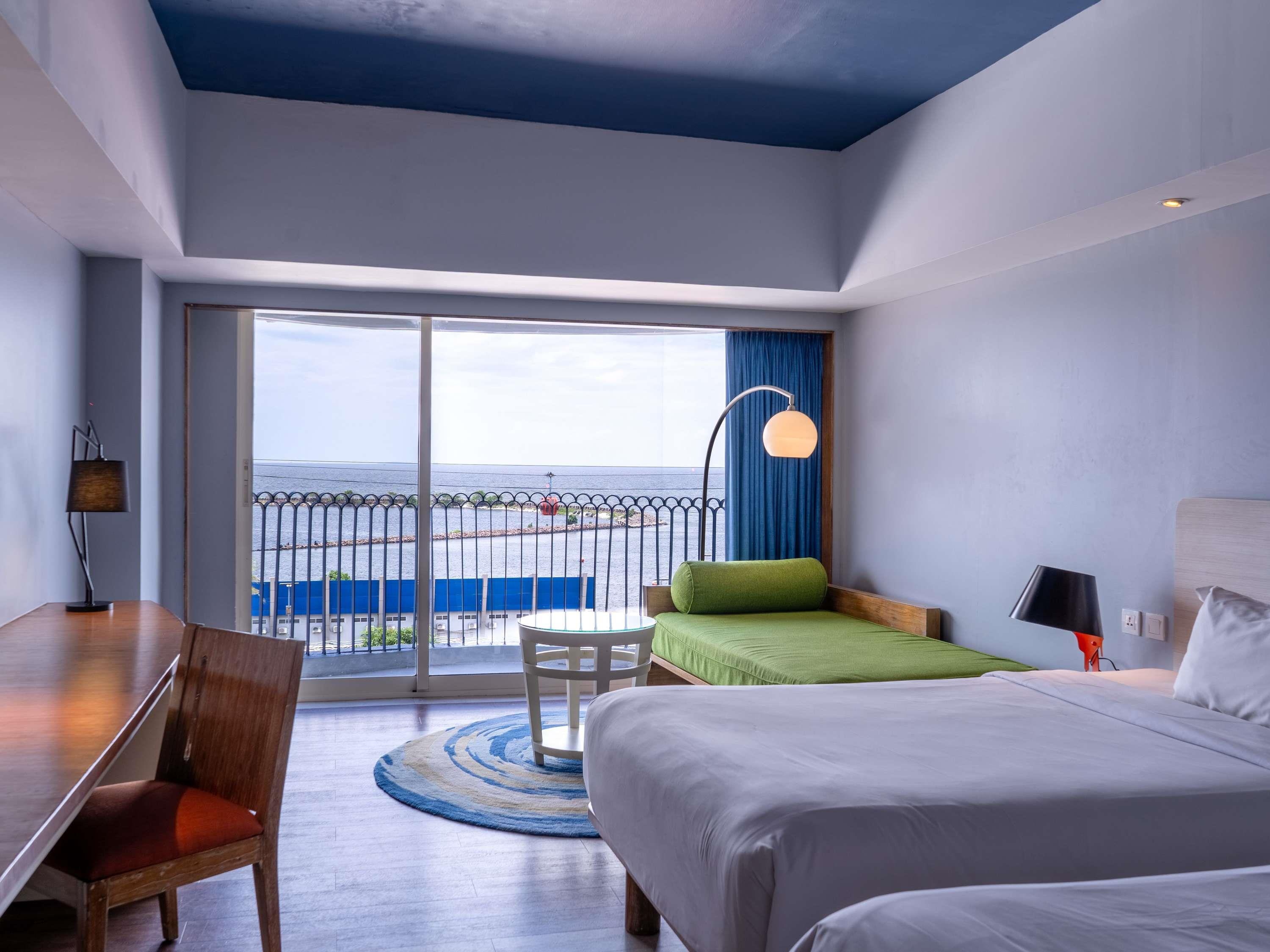 Mercure Convention Center Ancol Room Type - Grand Deluxe, Balcony and Ocean View - 2 Single Beds and a Single Sofa Bed Mercure Convention Center Ancol Room Type - Grand Deluxe, Balcony and Ocean View - 2 Single Beds and a Single Sofa Bed