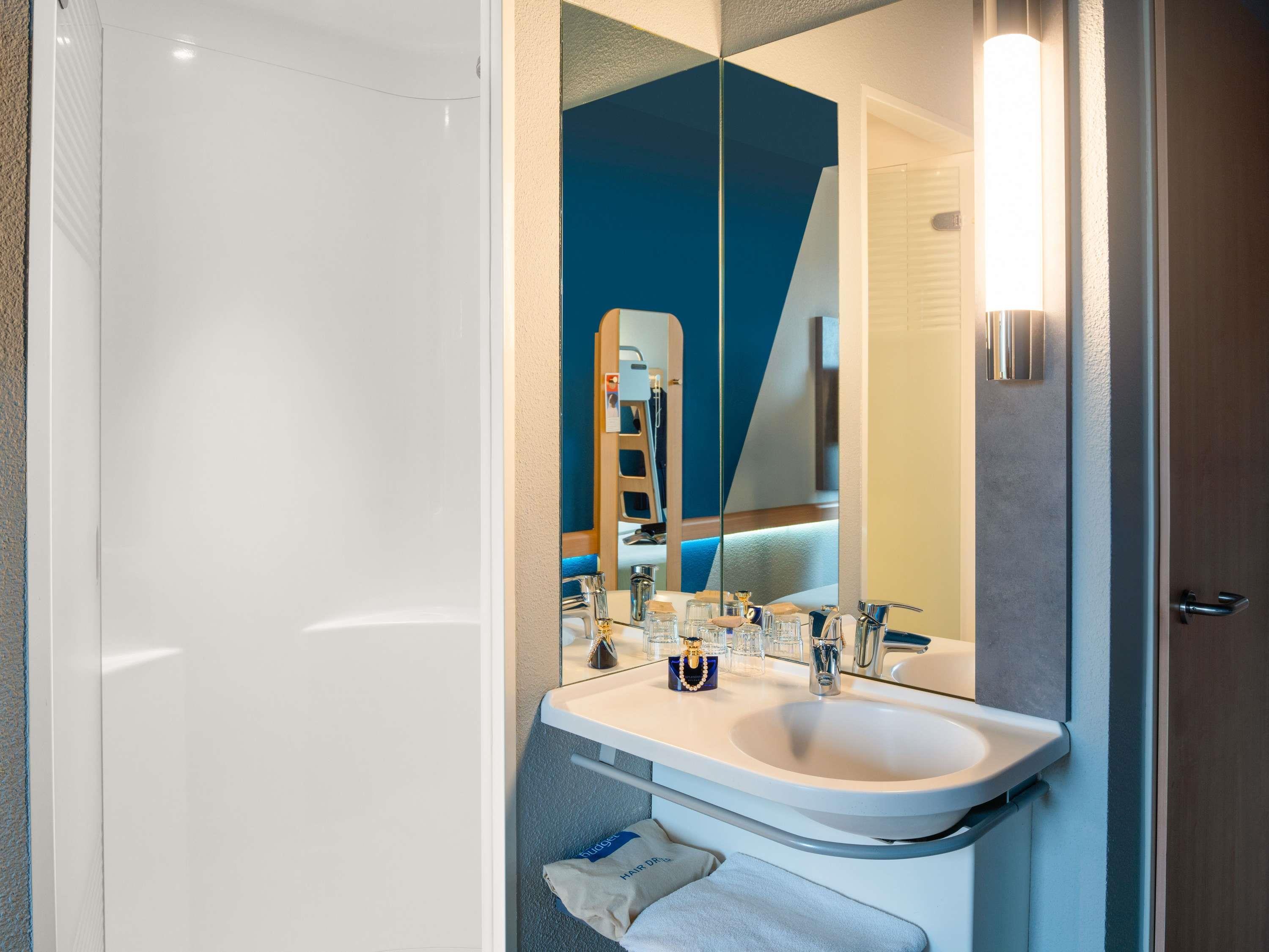 Ibis Budget Berlin Alexanderplatz Room Type - TWIN - room with two single beds for up to 2 people