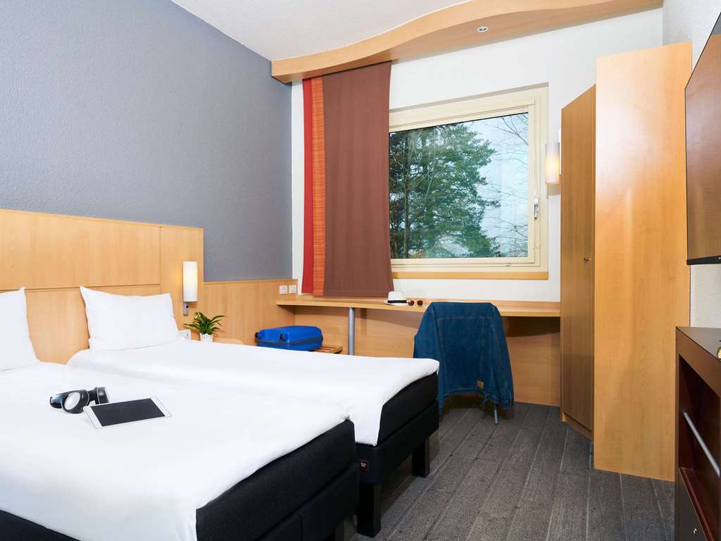 ibis Como Room Type - Room with 2 single beds