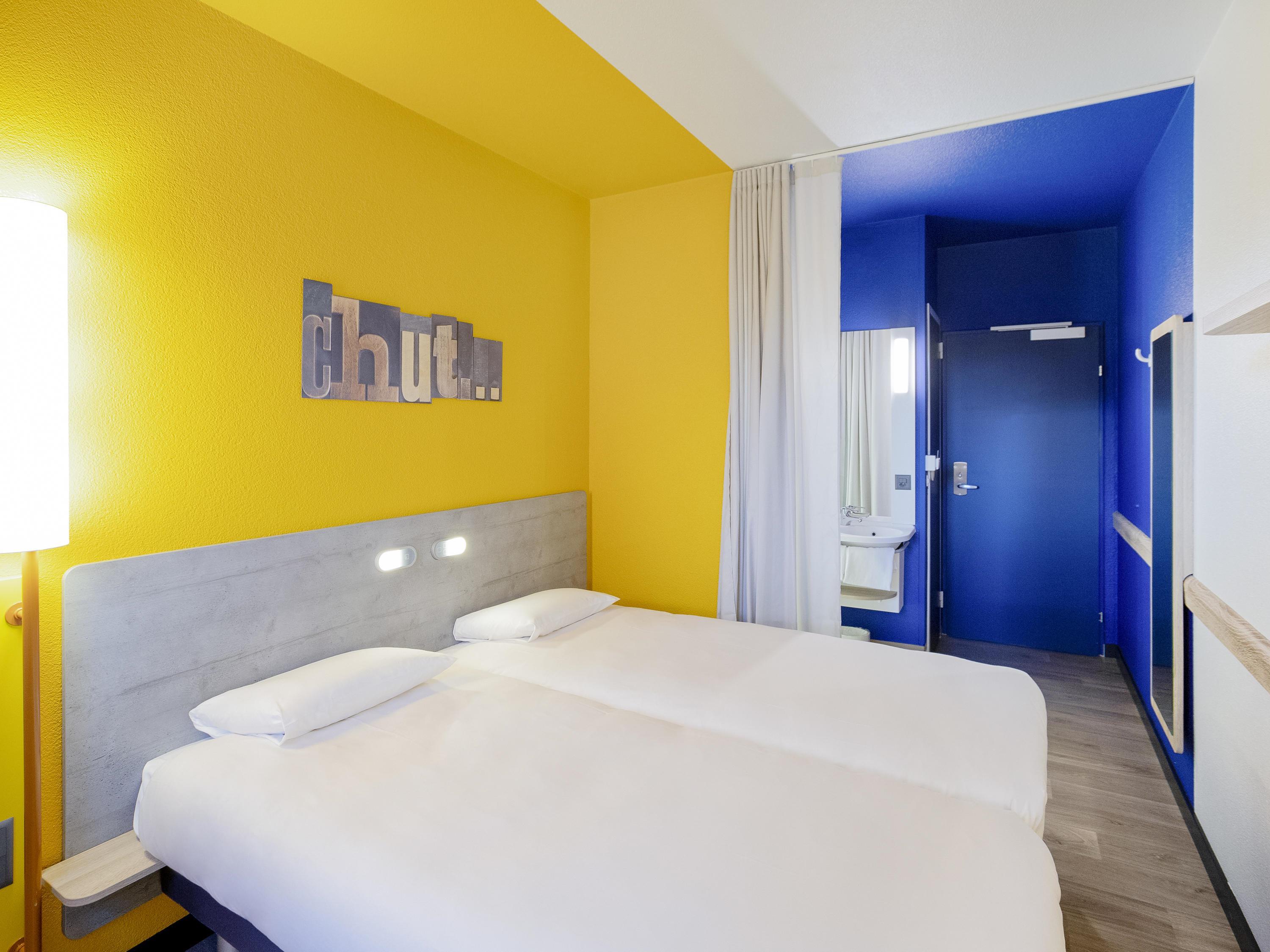 IBIS BUDGET GENEVE AEROPORT Room Type - Standard room with 2 single beds