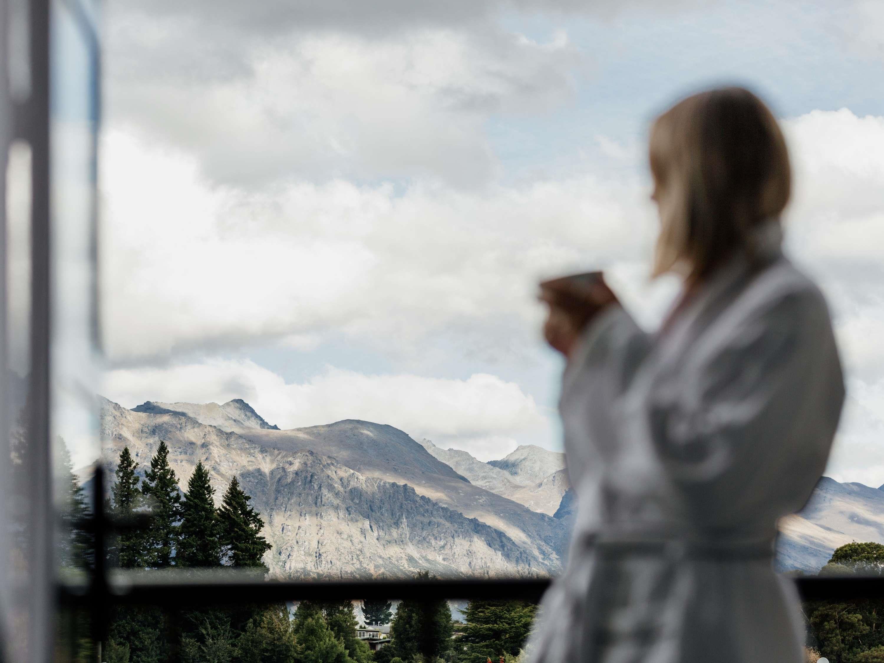 Sofitel Queenstown Hotel And Spa Room Type - LUXURY ROOM, 1 King Bed, Spa Bath, Remarkables View, Juliet Balcony Sofitel Queenstown Hotel And Spa Room Type - LUXURY ROOM, 1 King Bed, Spa Bath, Remarkables View, Juliet Balcony