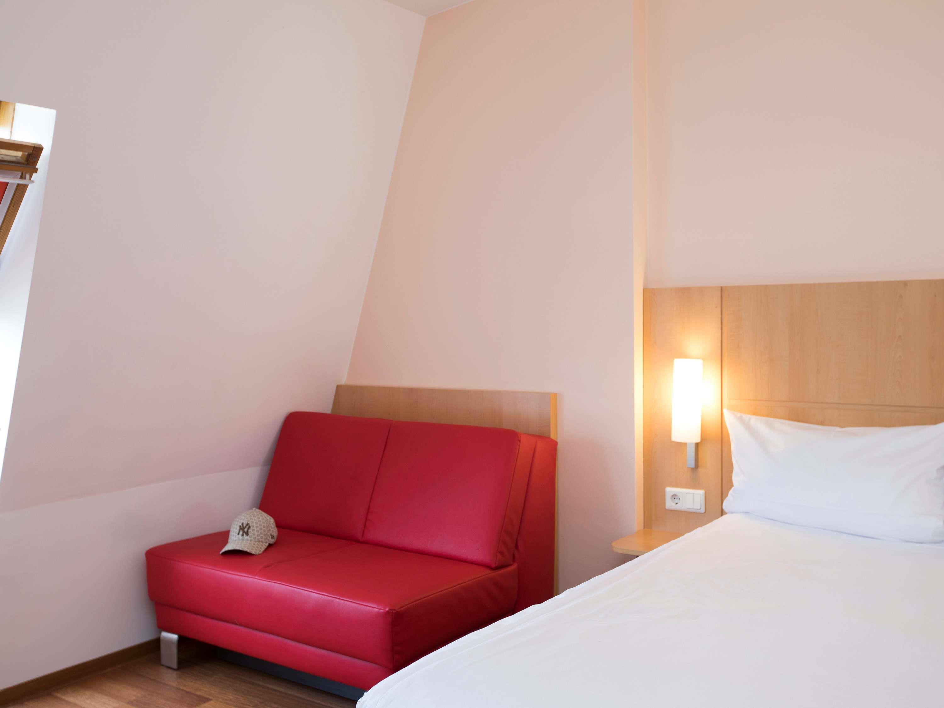 ibis Berlin City Sd Room Type - Room with 1 double bed (63x79 inches) and 1 sofa bed or chair bed, new sleep-easy concept ibis Berlin City Sd Room Type - Room with 1 double bed (63x79 inches) and 1 sofa bed or chair bed, new sleep-easy concept