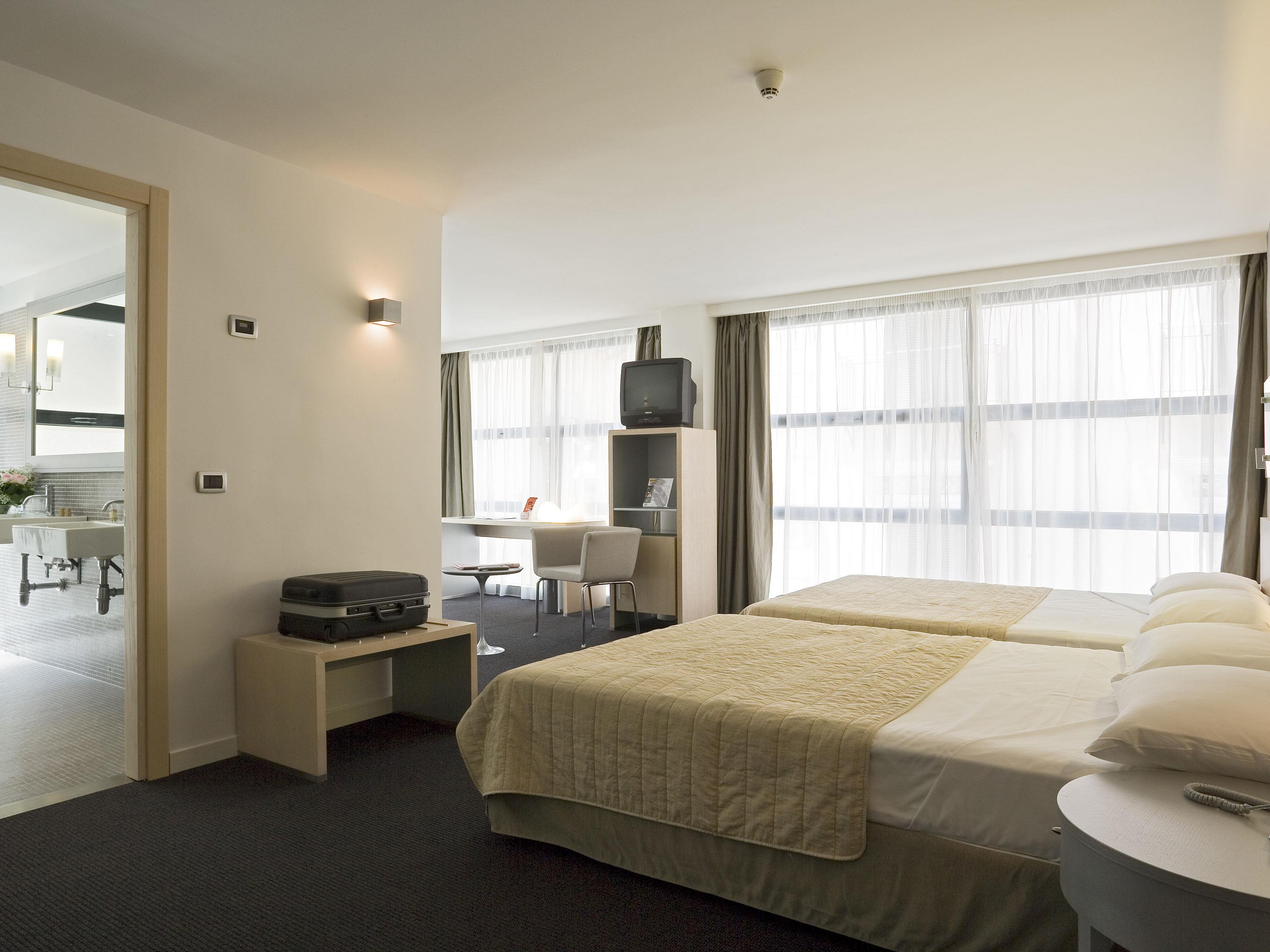 Mercure Hotel Palermo Centro Room Type - Superior room with 1 or 2 double beds Mercure Hotel Palermo Centro Room Type - Superior room with 1 or 2 double beds