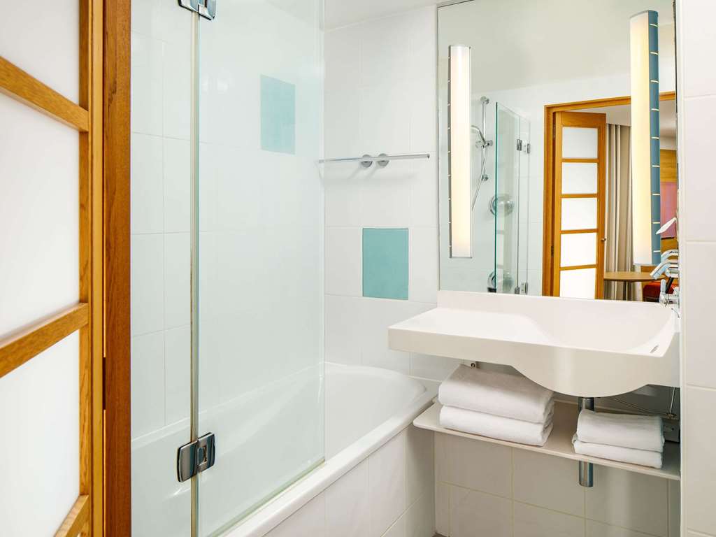 Novotel Cardiff Centre Room Type - Standard Room with Queen bed + convertible Sofa