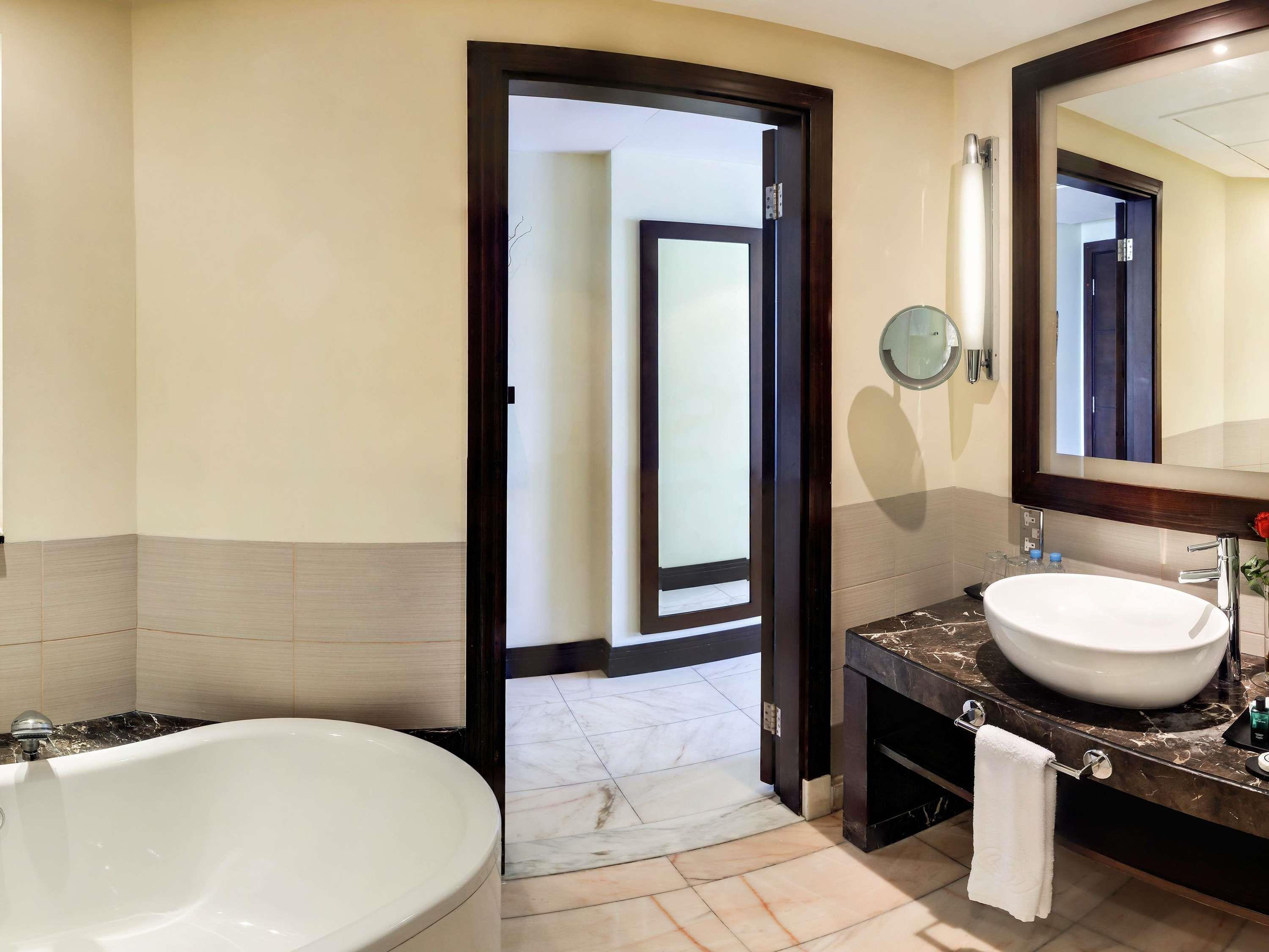 Sofitel Al Khobar The Corniche Room Type - SUPERIOR BALCONY ROOM, 1 Queen Bed, Balcony City View Sofitel Al Khobar The Corniche Room Type - SUPERIOR BALCONY ROOM, 1 Queen Bed, Balcony City View