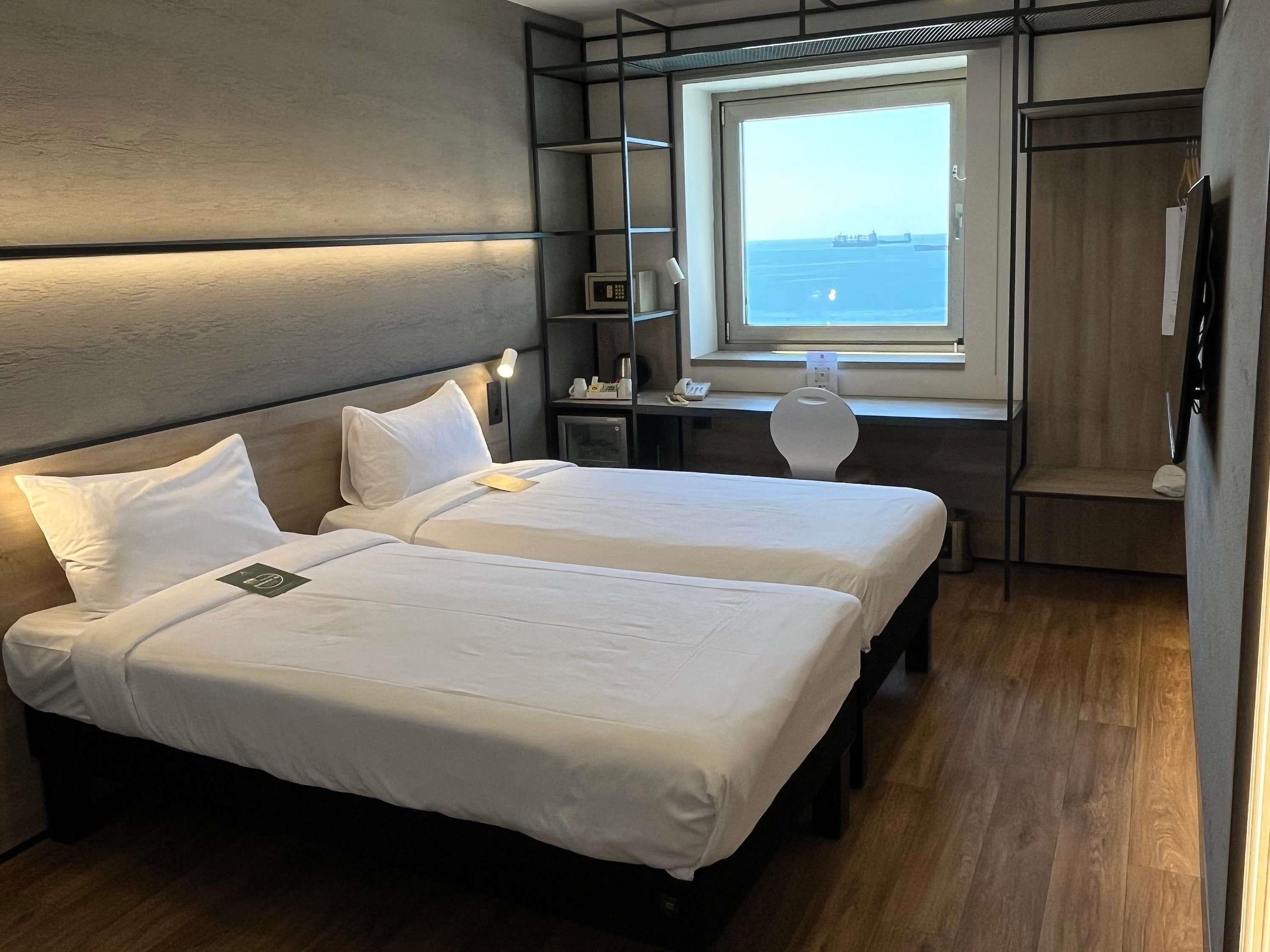 Ibis Istanbul Zeytinburnu Room Type - Superior Sea view Room with 2 beds Ibis Istanbul Zeytinburnu Room Type - Superior Sea view Room with 2 beds