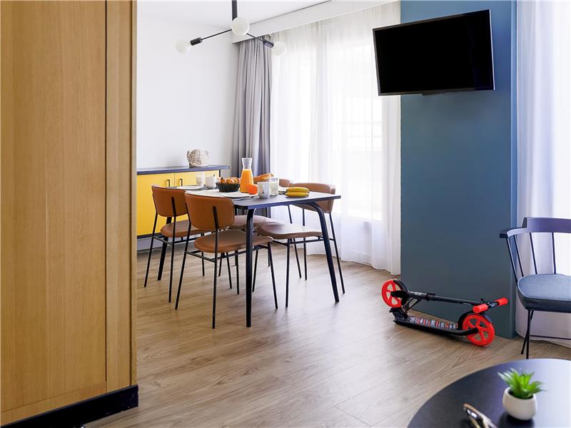 APARTMENT FOR 6 PEOPLE, WITH BALCONY, 2 BEDROOMS