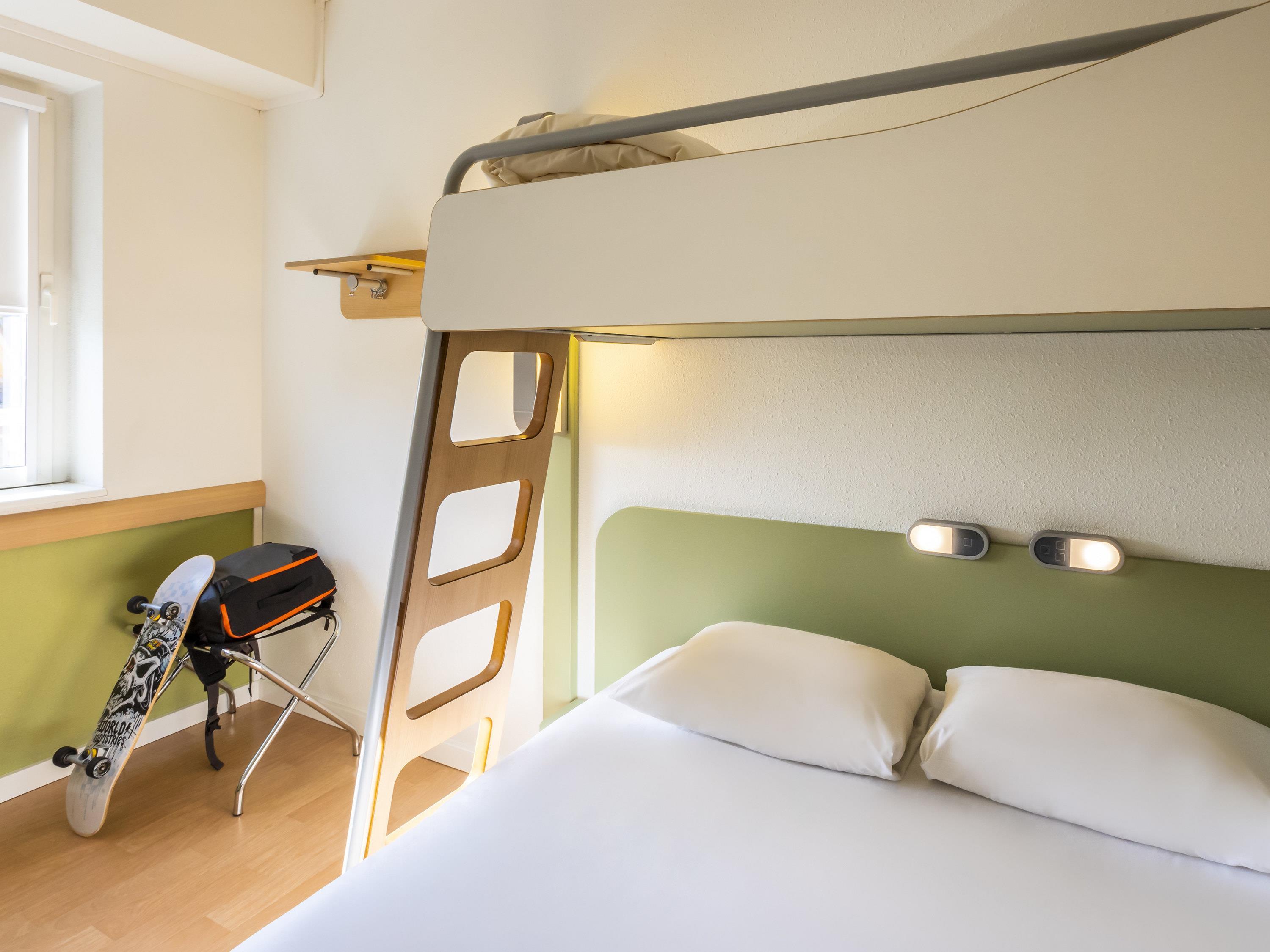 ibis budget Antwerpen Centraal Station Room Type - Standard Family Room 1 double bed and a bunk bed ibis budget Antwerpen Centraal Station Room Type - Standard Family Room 1 double bed and a bunk bed