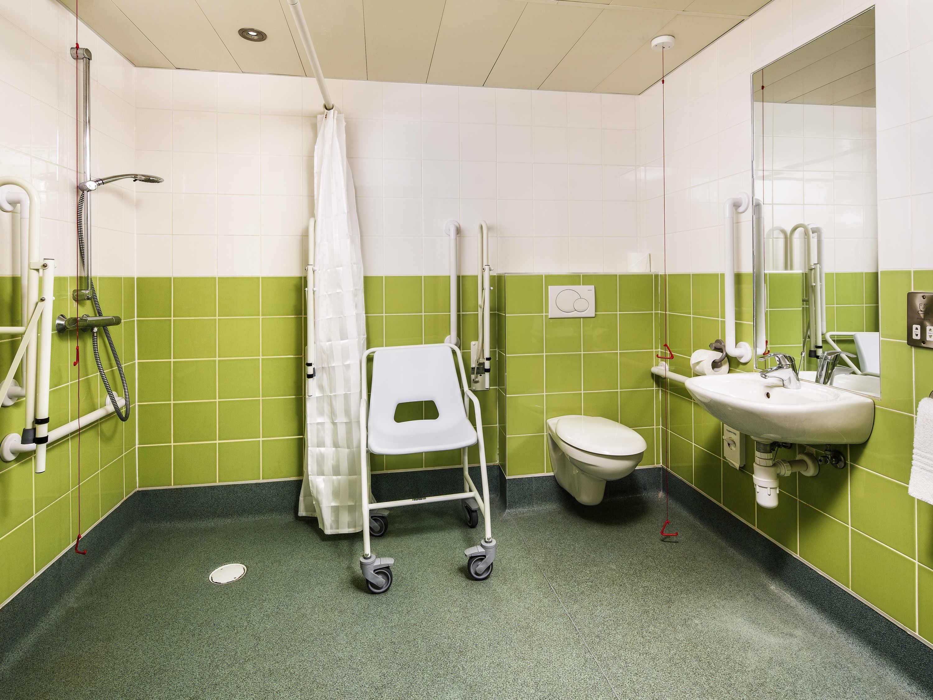 ibis budget Southampton Centre Room Type - Accessible Twin - room with twin beds