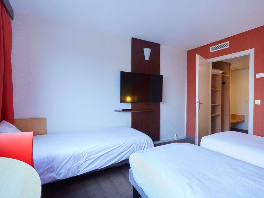 ibis Annemasse Room Type - Standard Room with 3 Single beds