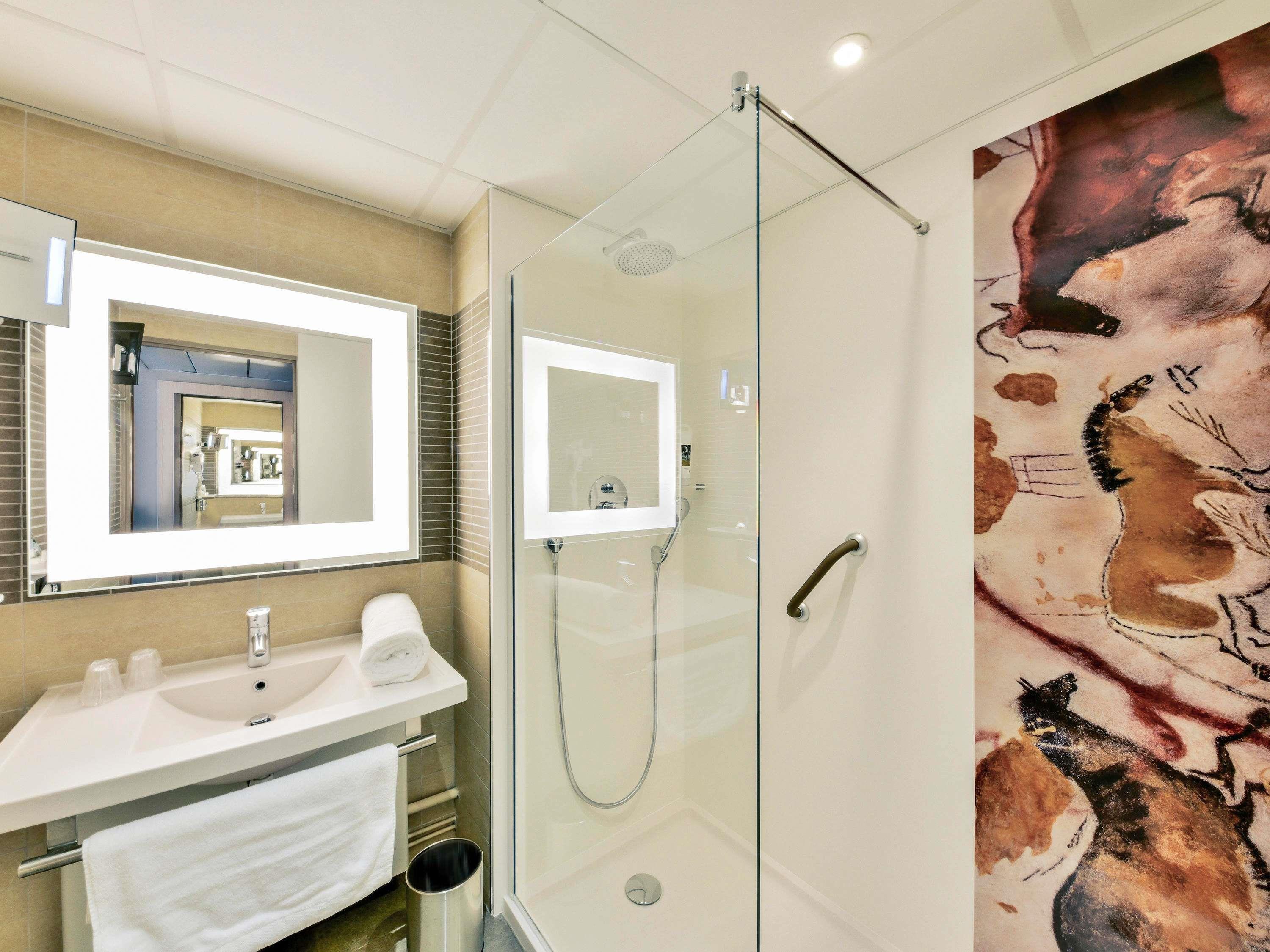 Mercure P Room Type - Non-smoking Privilege Room with 1 double bed, town side