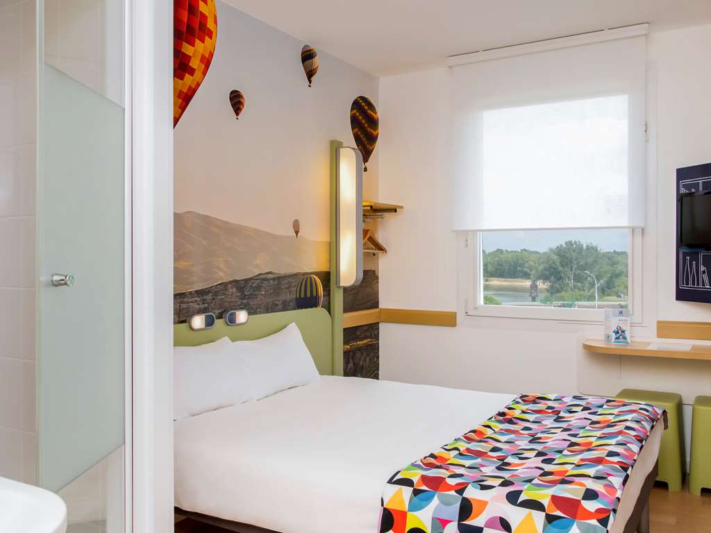 ibis budget Warszawa Centrum Room Type - Double - A Standard Room with 1 bed for 1 or 2 adults