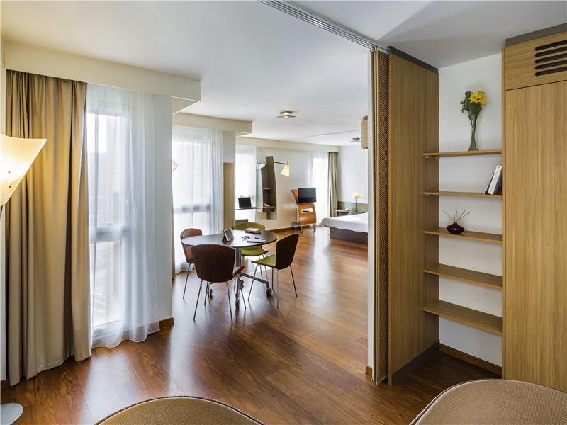 Studio with 1 double bed and 1 sofa bed