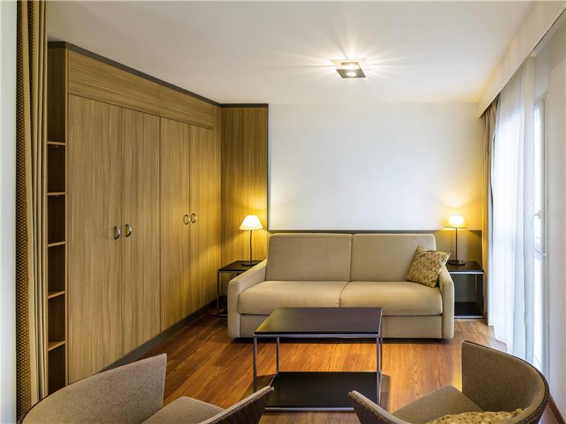 Studio with 1 double bed and 1 sofa bed
