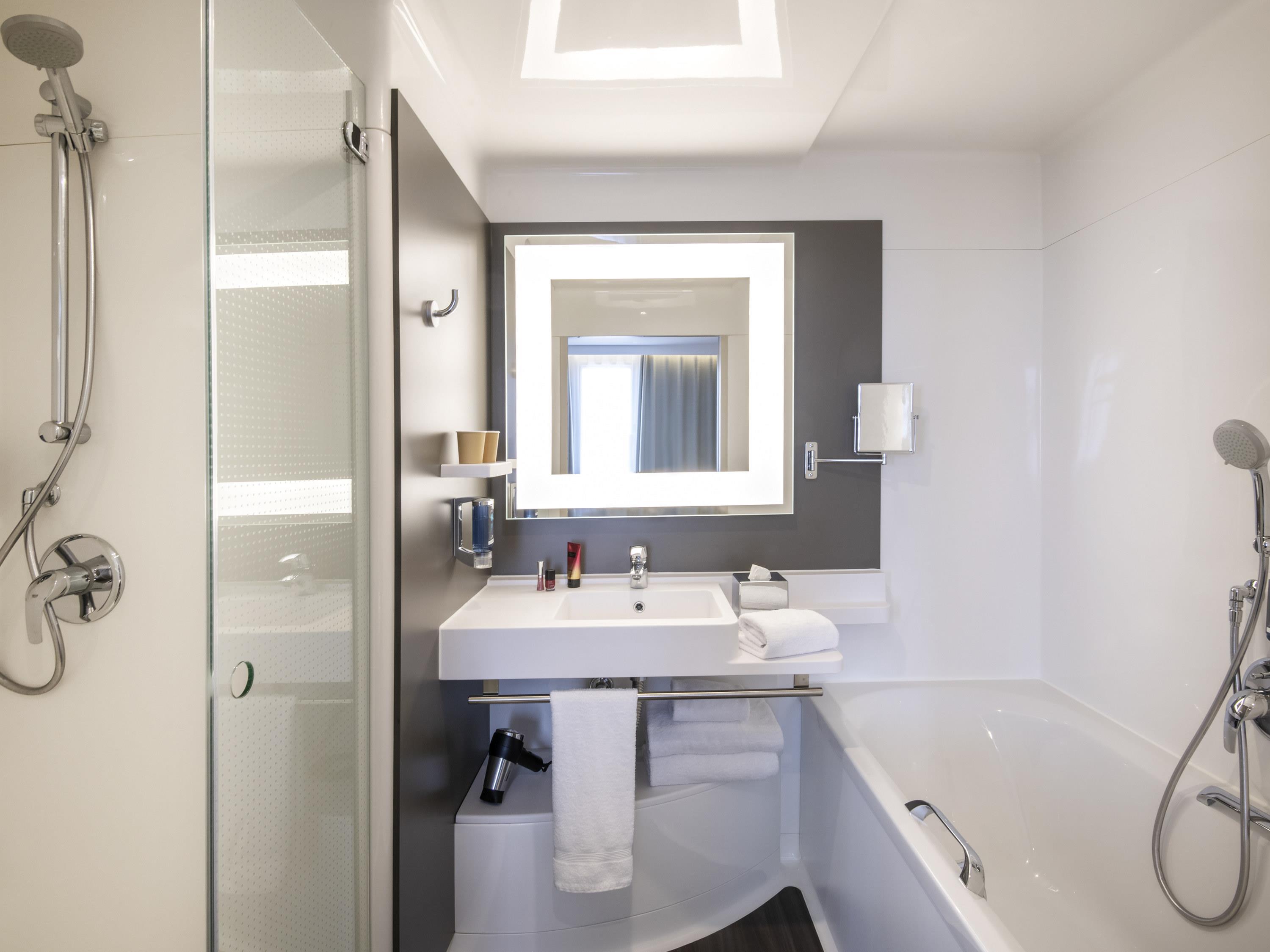Novotel Suites Nice Airport Room Type - Superior sea view suite - 1 double bed and 1 day bed