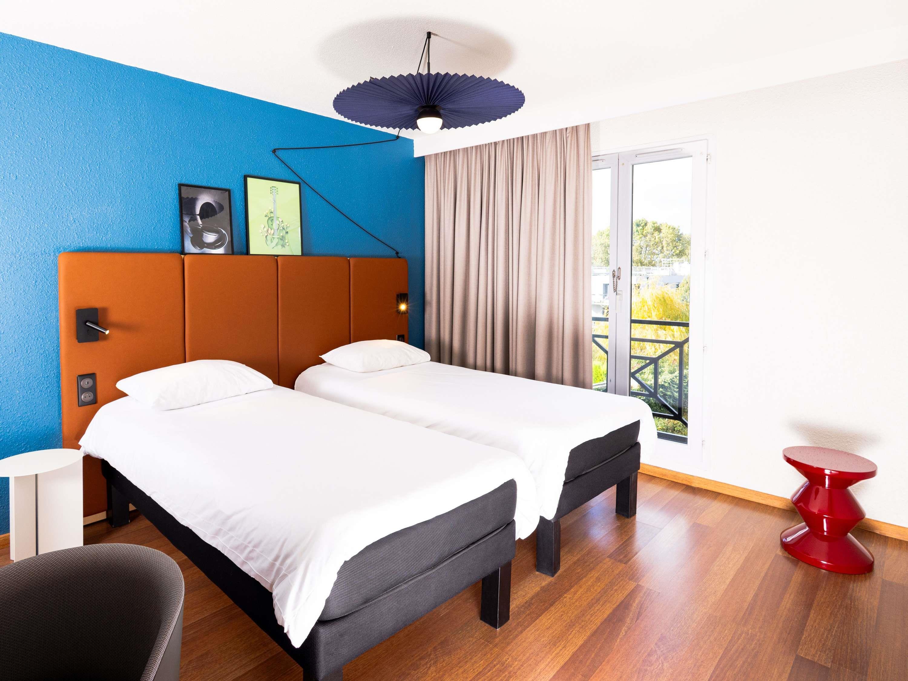 ibis Valenciennes Room Type - Standard Room with two single beds ibis Valenciennes Room Type - Standard Room with two single beds