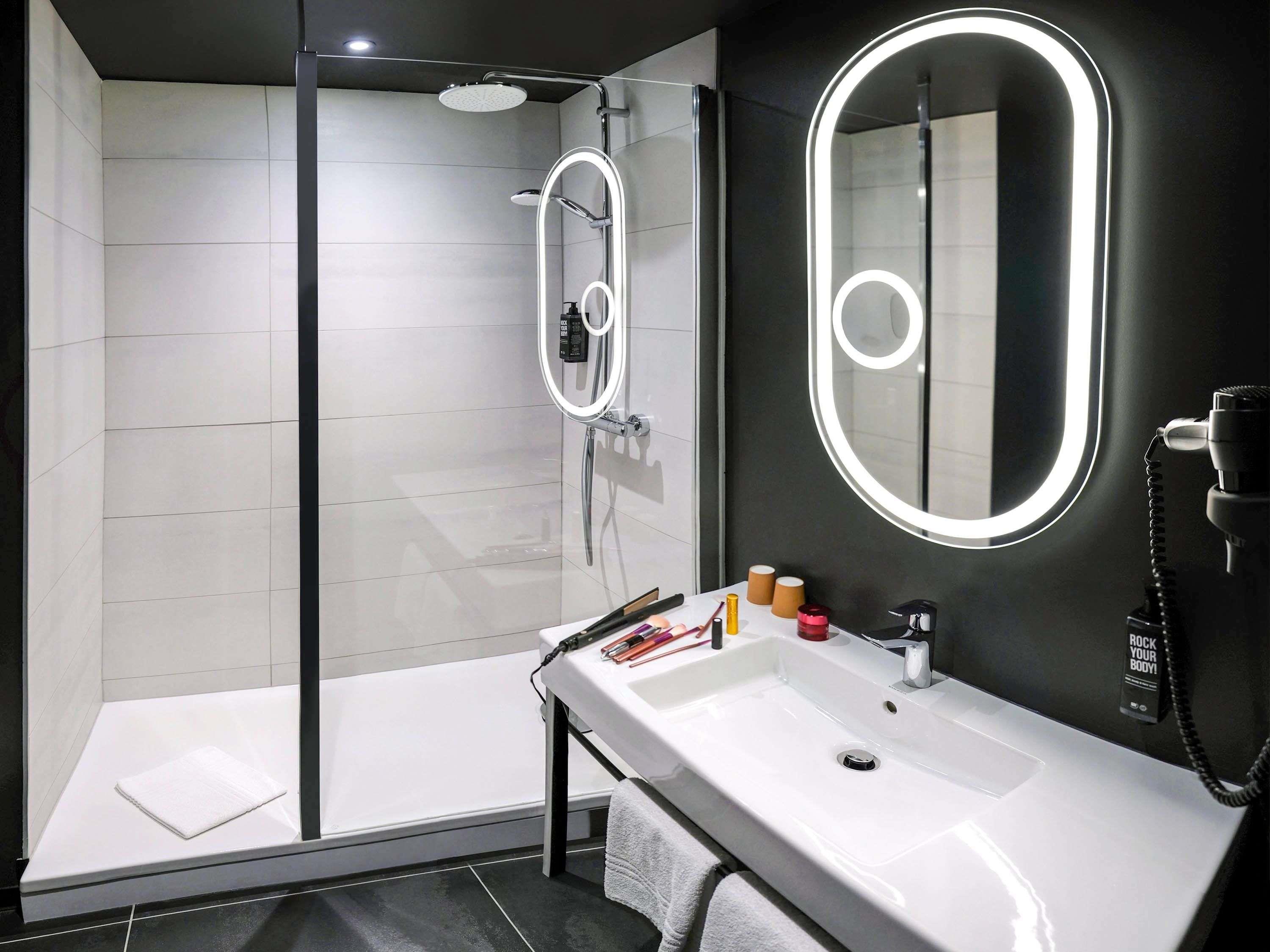 ibis Pontarlier Room Type - Standard Room with twin beds