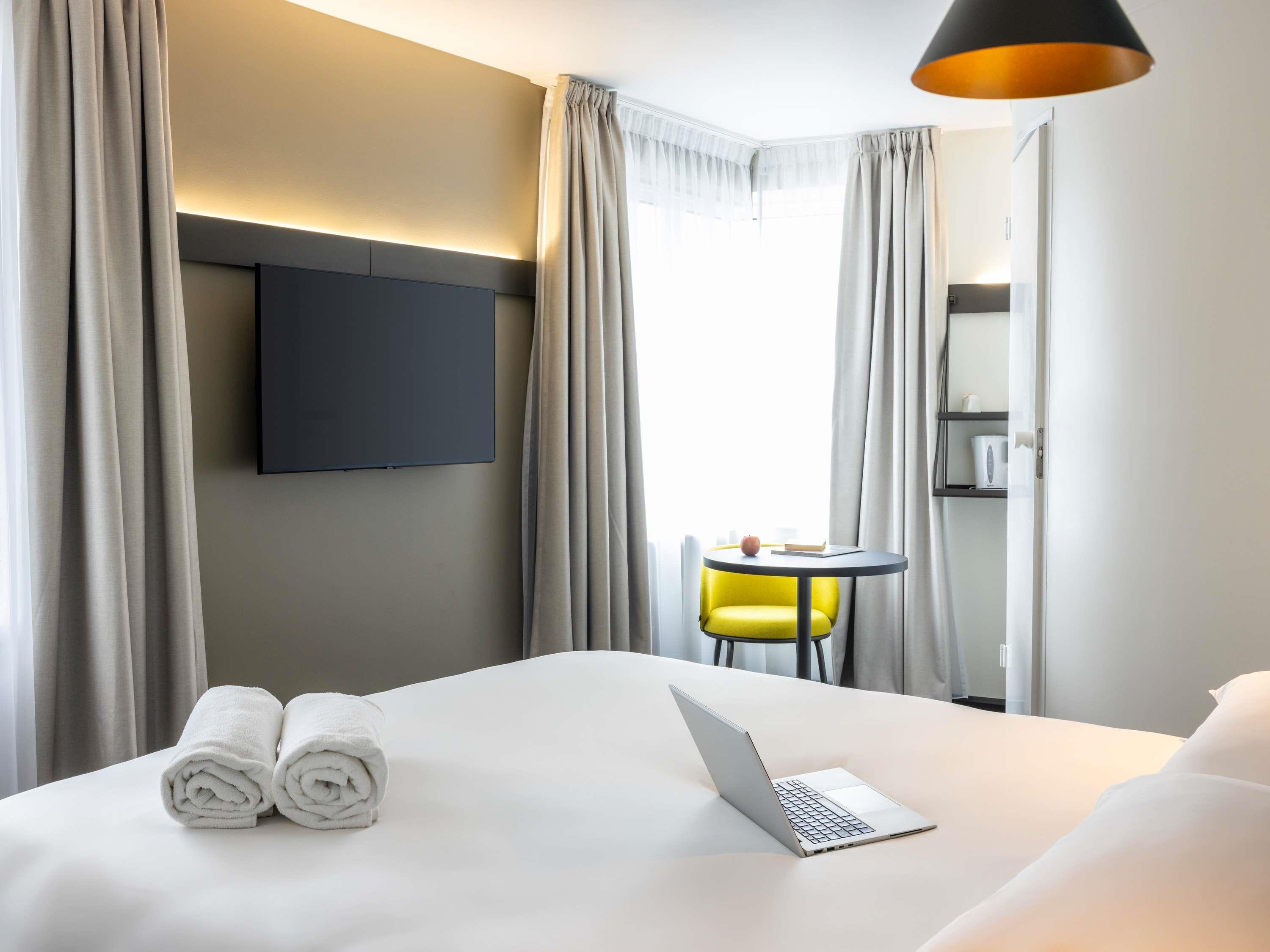 ibis Bristol Temple Meads Quay Room Type - Family room with one double bed and two single sofa beds