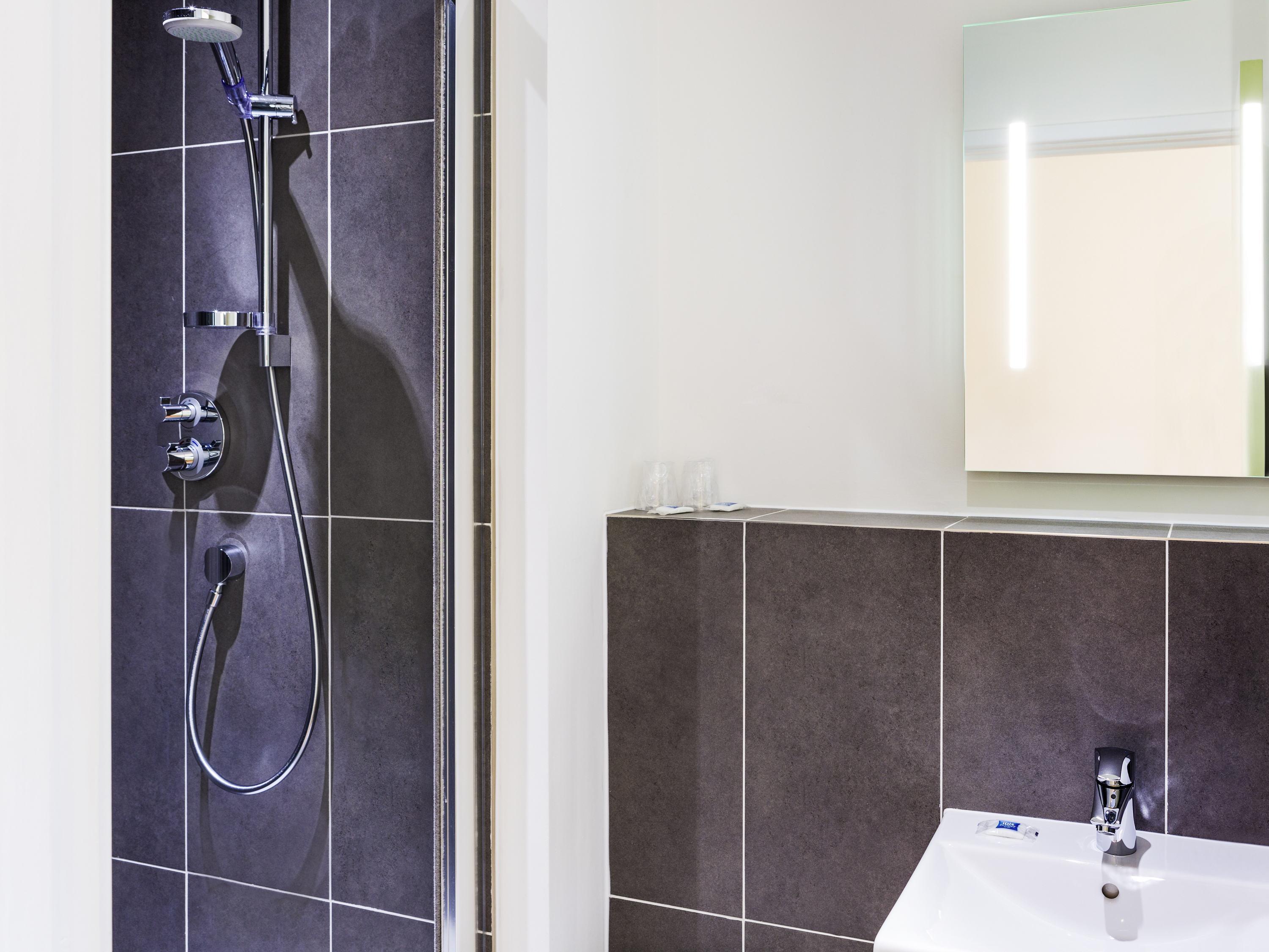 ibis budget Derby Room Type - Triple Room - Free Wifi and Parking