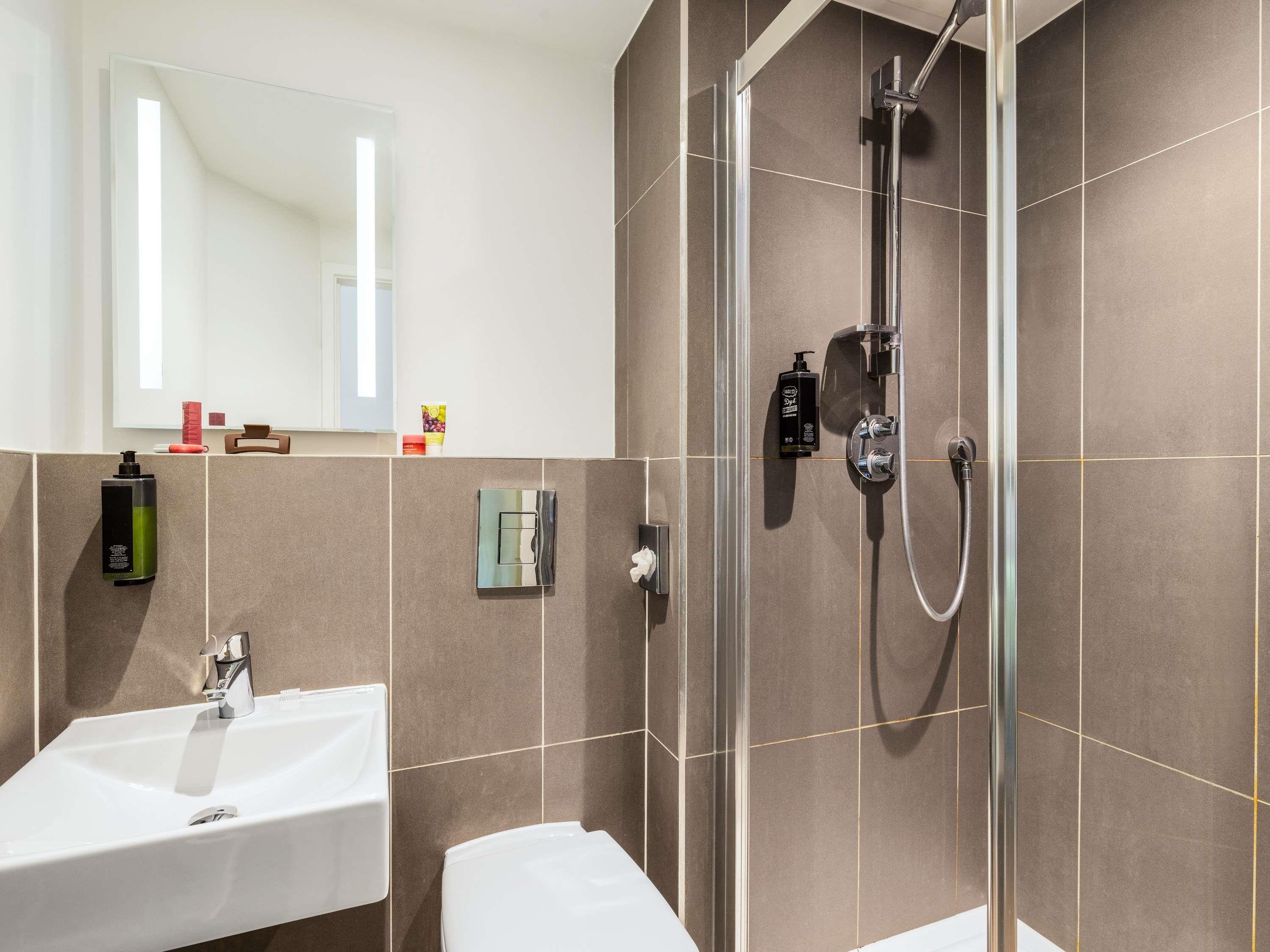 ibis budget Derby Room Type - Twin Room - Free Wifi and Parking