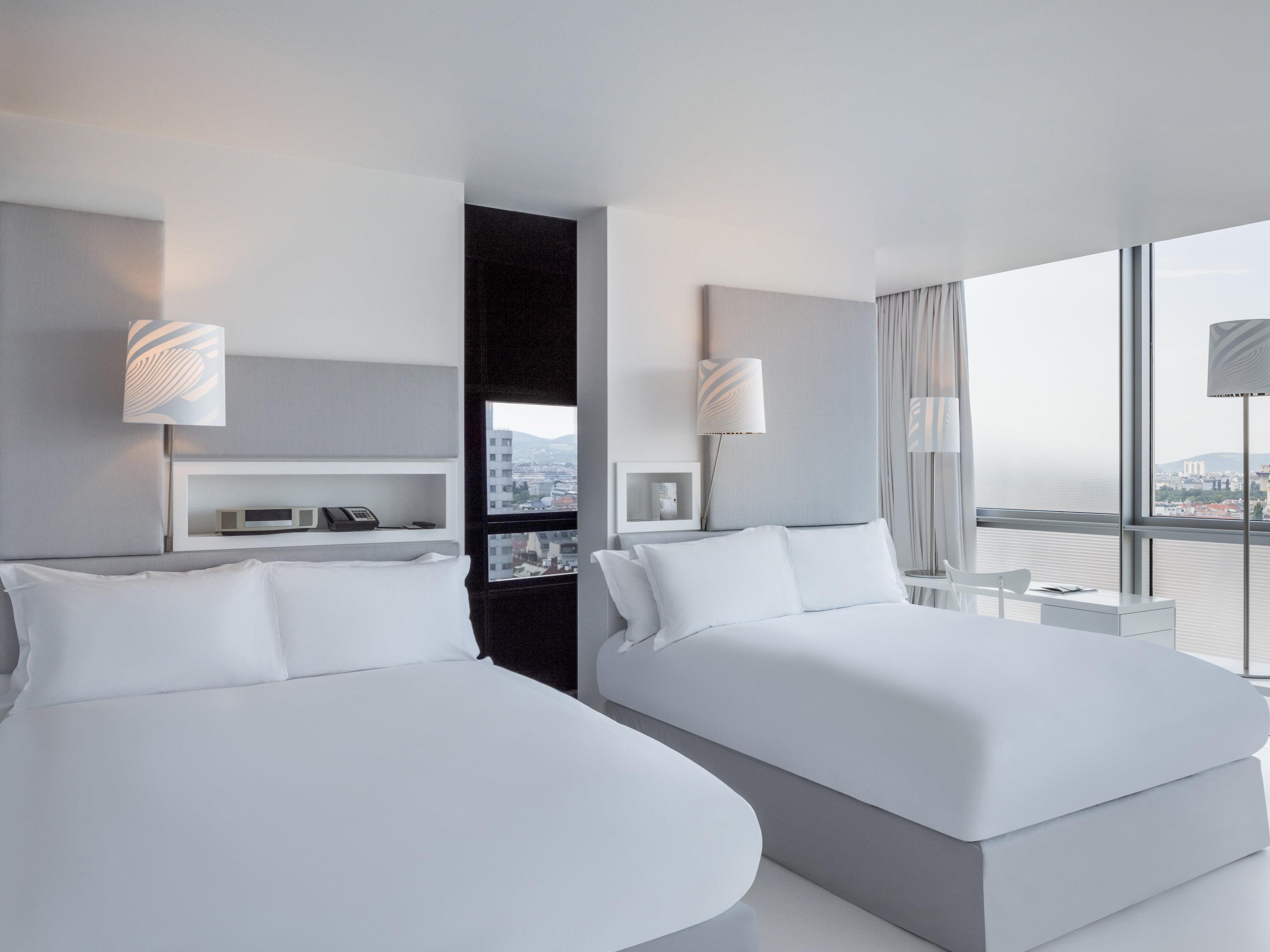 SO/ Vienna Room Type - Corner location - Ferris wheel view, 2 queen size beds