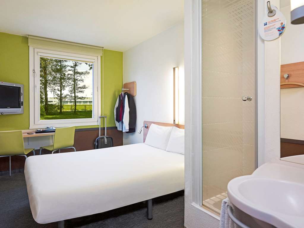 Ibis Budget Wroclaw Stadion Room Type - TWIN - A Standard Room with Twin Beds