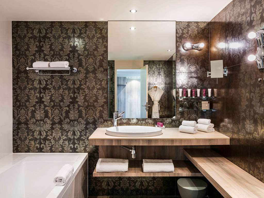 Cabot Bordeaux MGallery Collection Room Type - SUITE, 1 king-sized bed, 1st floor, Golf view terrace