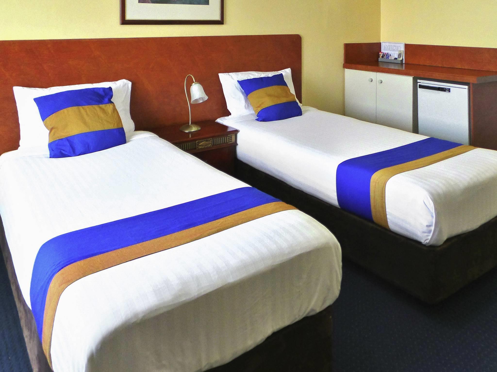 ibis Styles Albany Room Type - Twin Room with a Queen and a Single Bed
