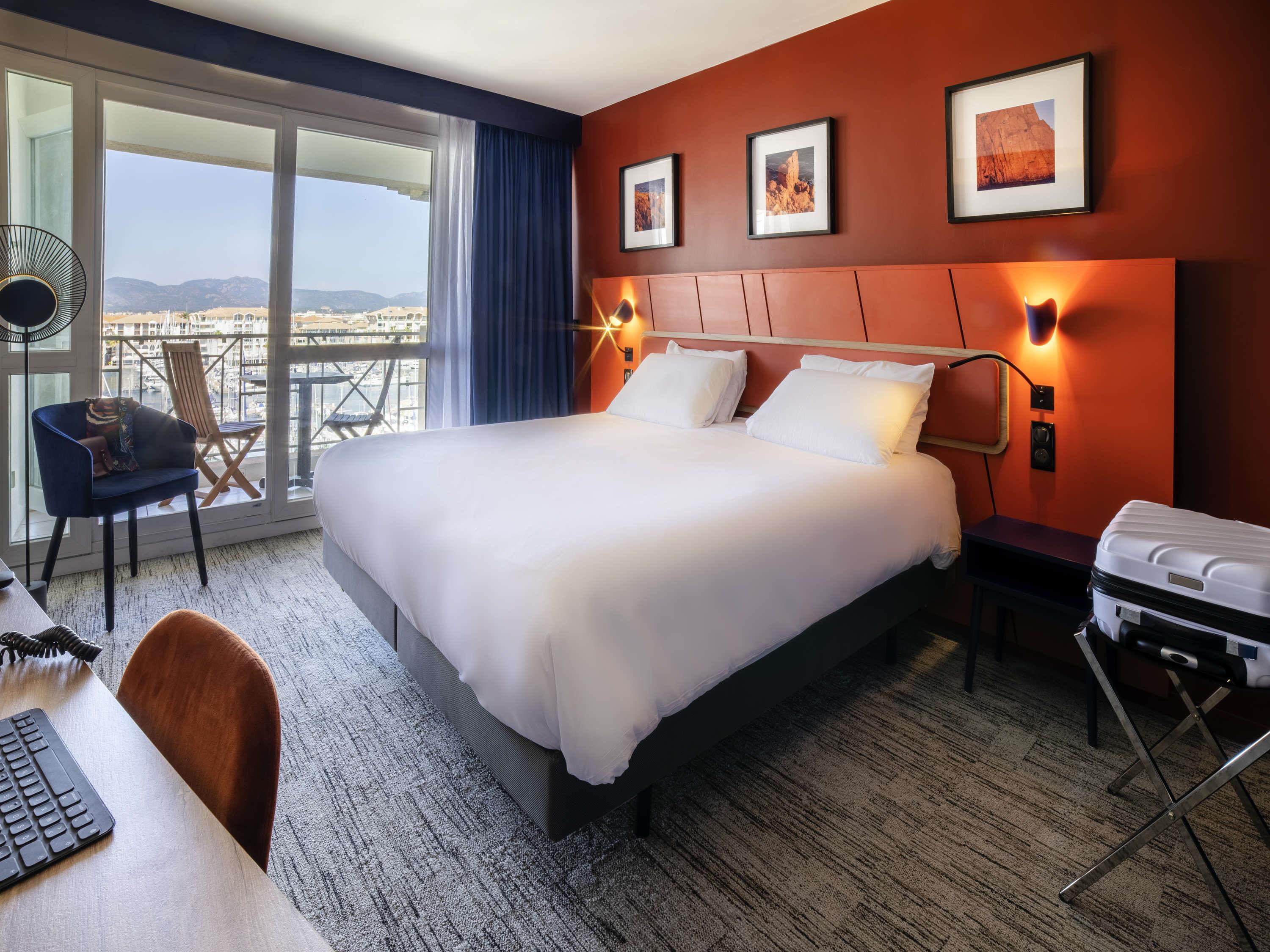 Mercury Thalasso and Spa Port Frejus Room Type - Classic Room facing the town with 1 double bed