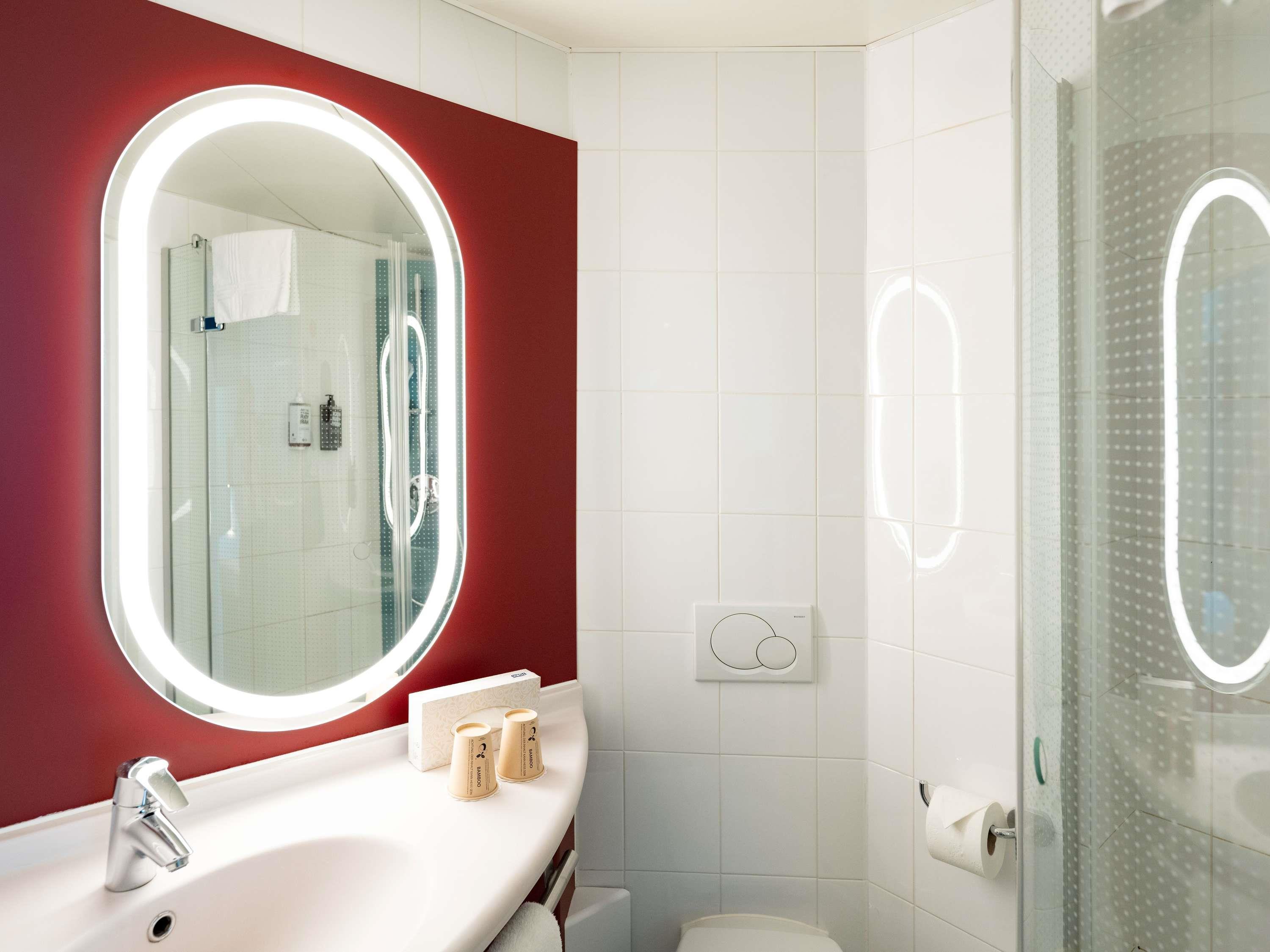 ibis Lausanne Centre Room Type - Comfort Room with 1 double bed