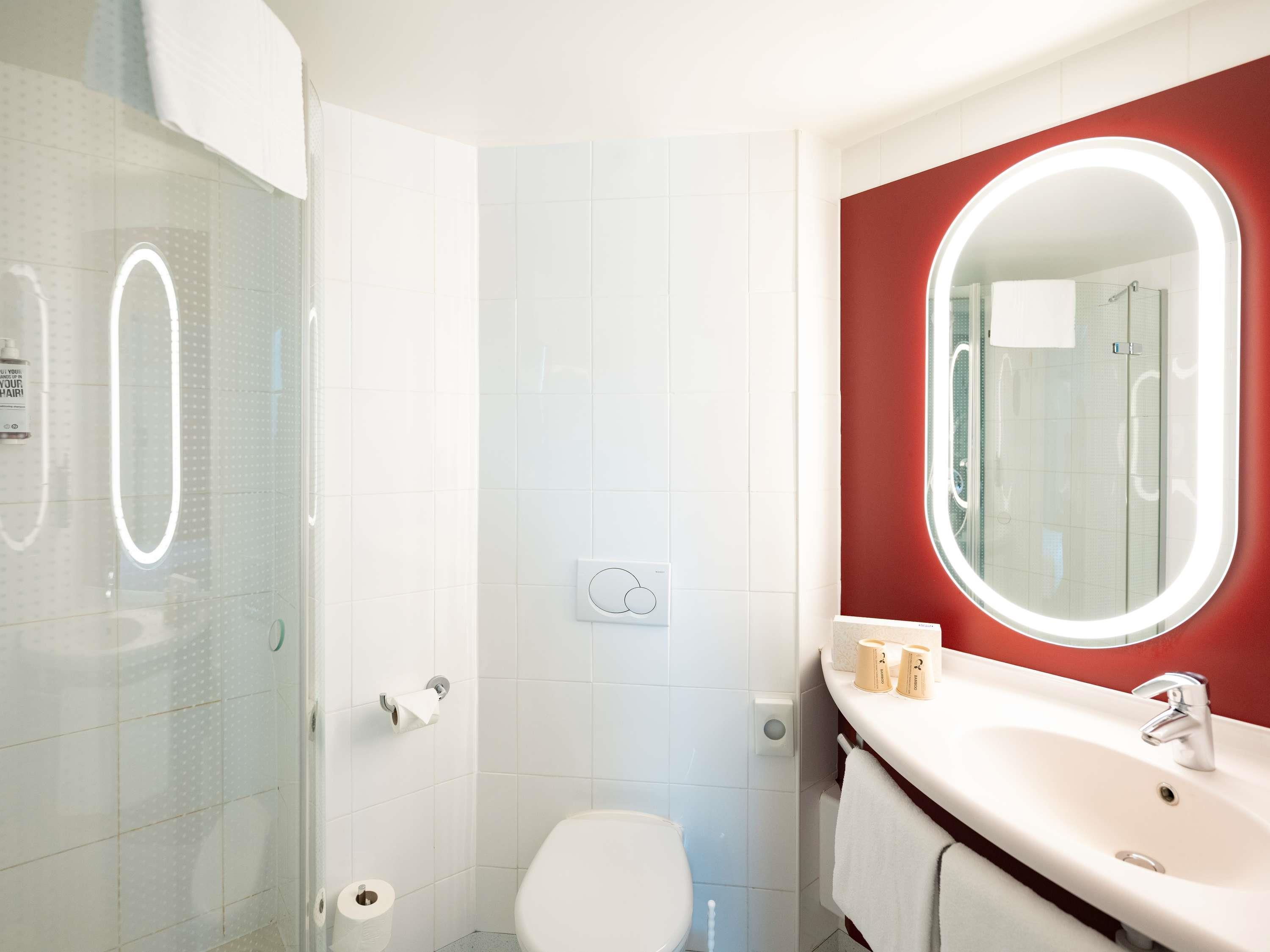 ibis Lausanne Centre Room Type - Comfort Room with 1 double bed