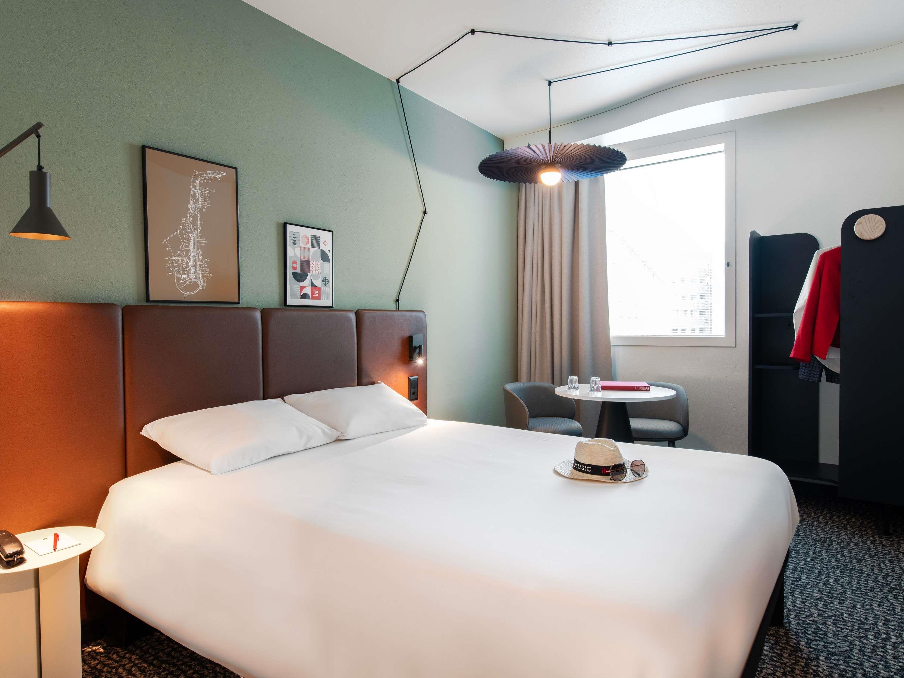 ibis Lausanne Centre Room Type - Room with 1 double bed measuring 63 x 79 inches (160 x 200 cm) ibis Lausanne Centre Room Type - Room with 1 double bed measuring 63 x 79 inches (160 x 200 cm)