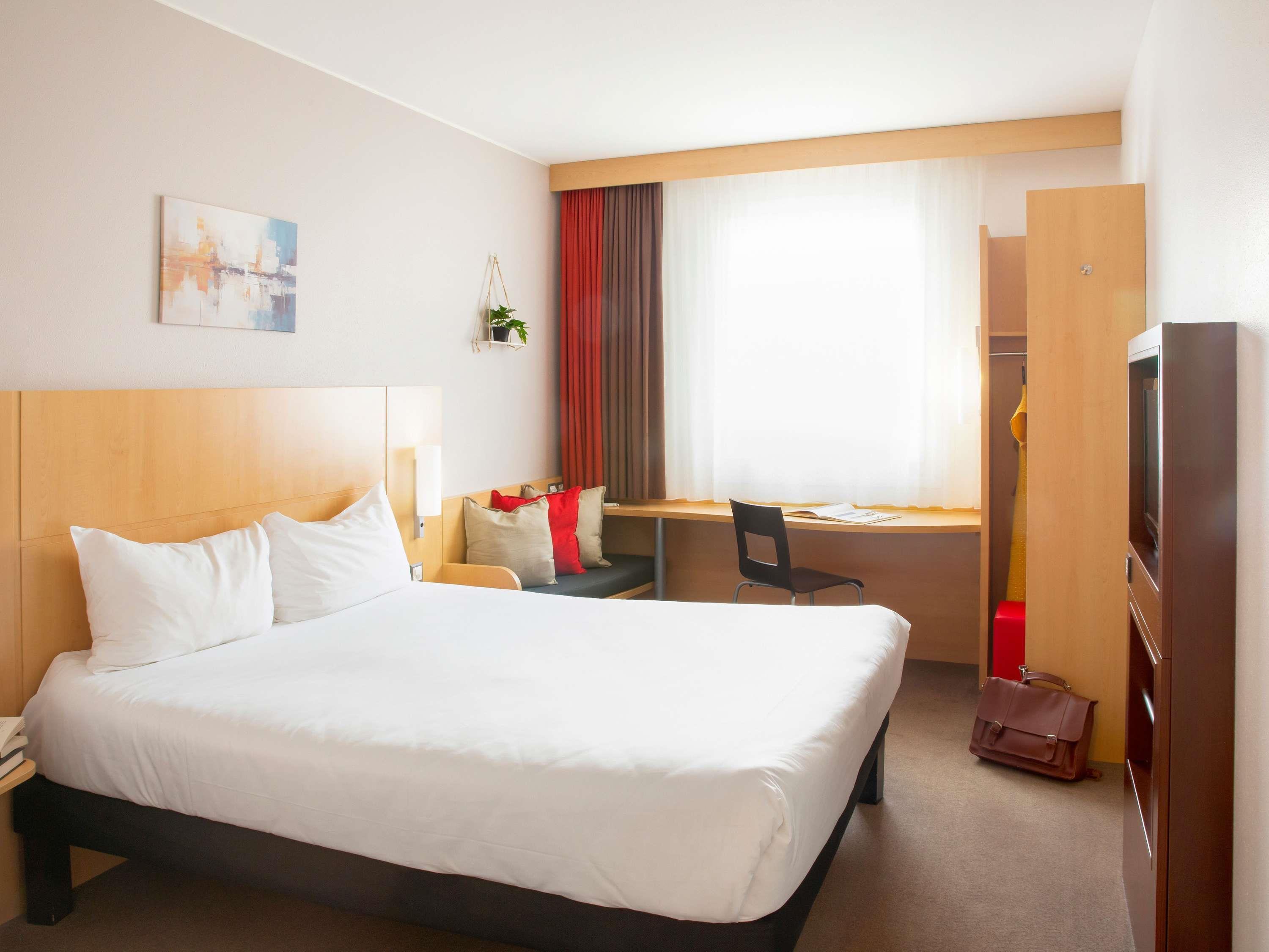 ibis Lugano Paradiso Room Type - Room with 1 double bed (63 x 79 inches [160 x 200 cm]) with new bedding