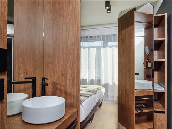 4-bedroom, co-living apartment for 8 people