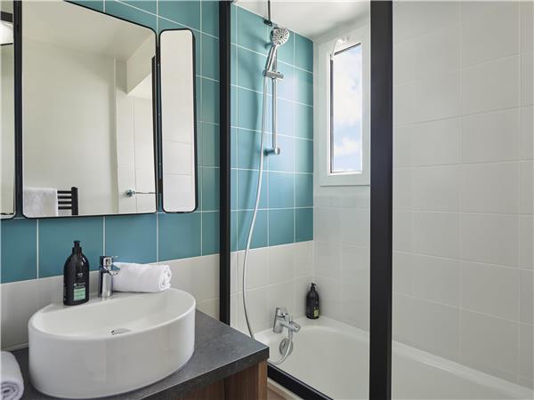 2 bedroom apartment with balcony