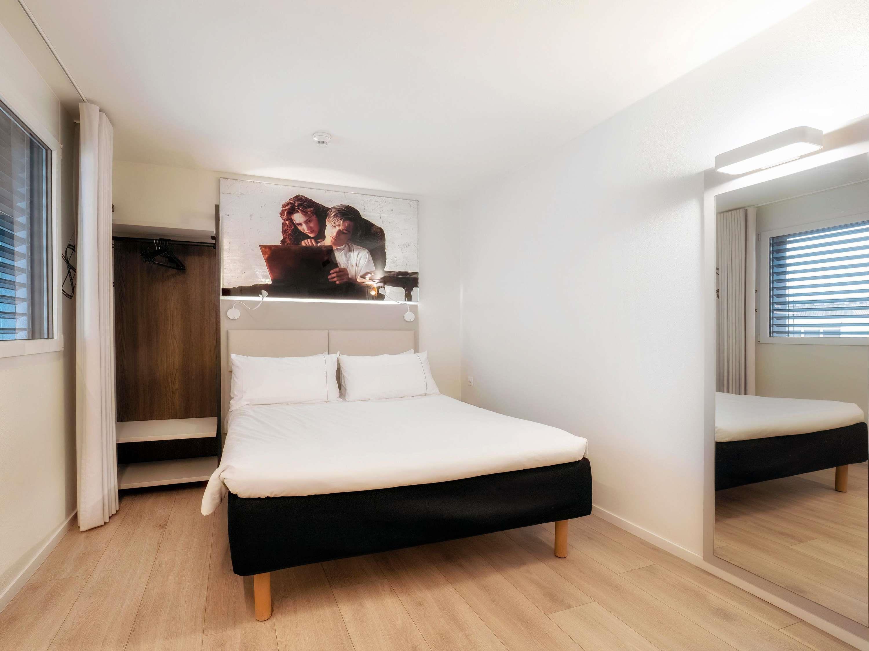 ibis Locarno Room Type - Wheelchair-accessible room with 1 double bed (63 x 79 inches 160 x 200 cm)