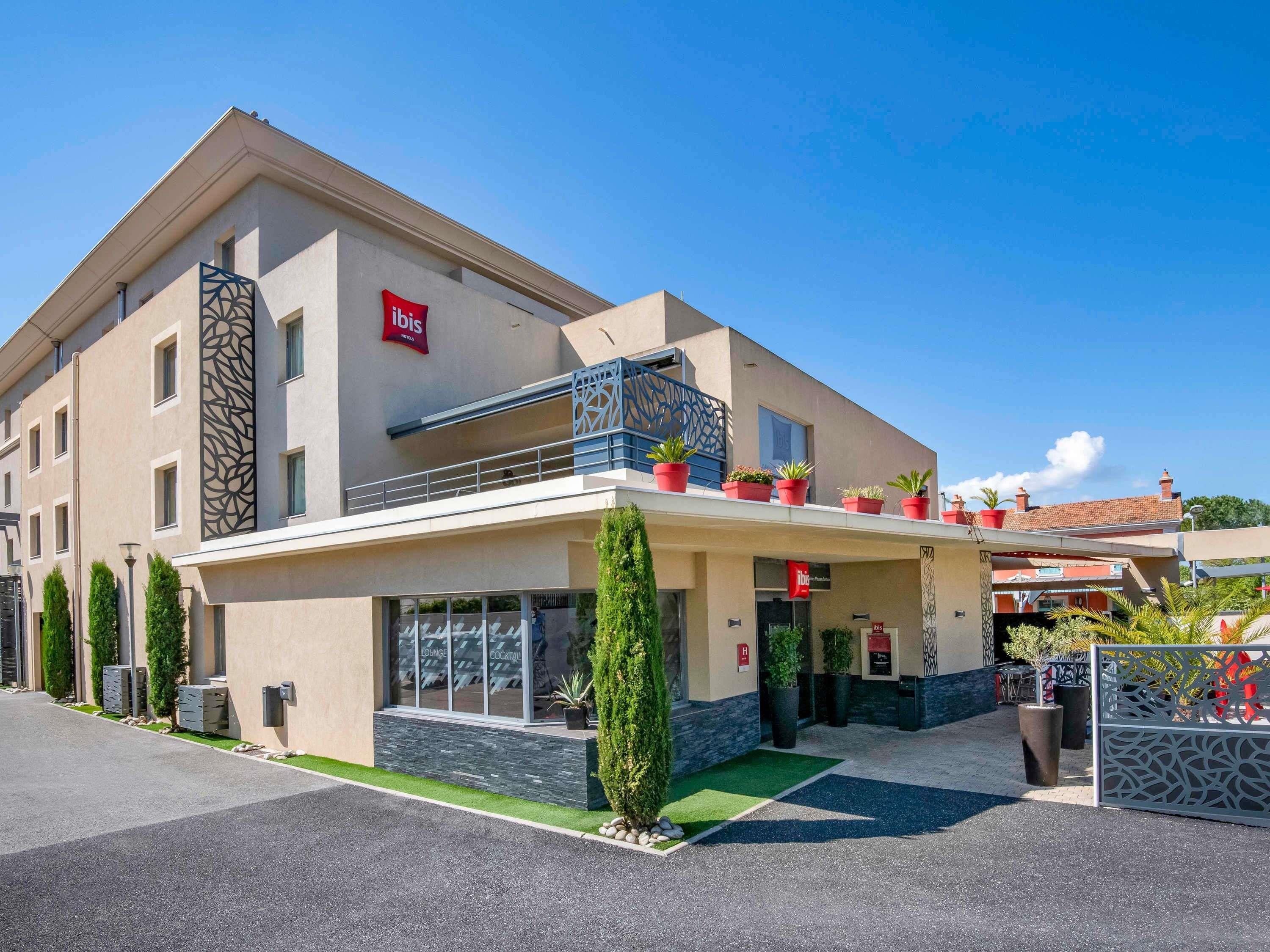 Hotel Ibis Cannes Mouans Sartoux in Mouans-Sartoux - Tap to explore photos