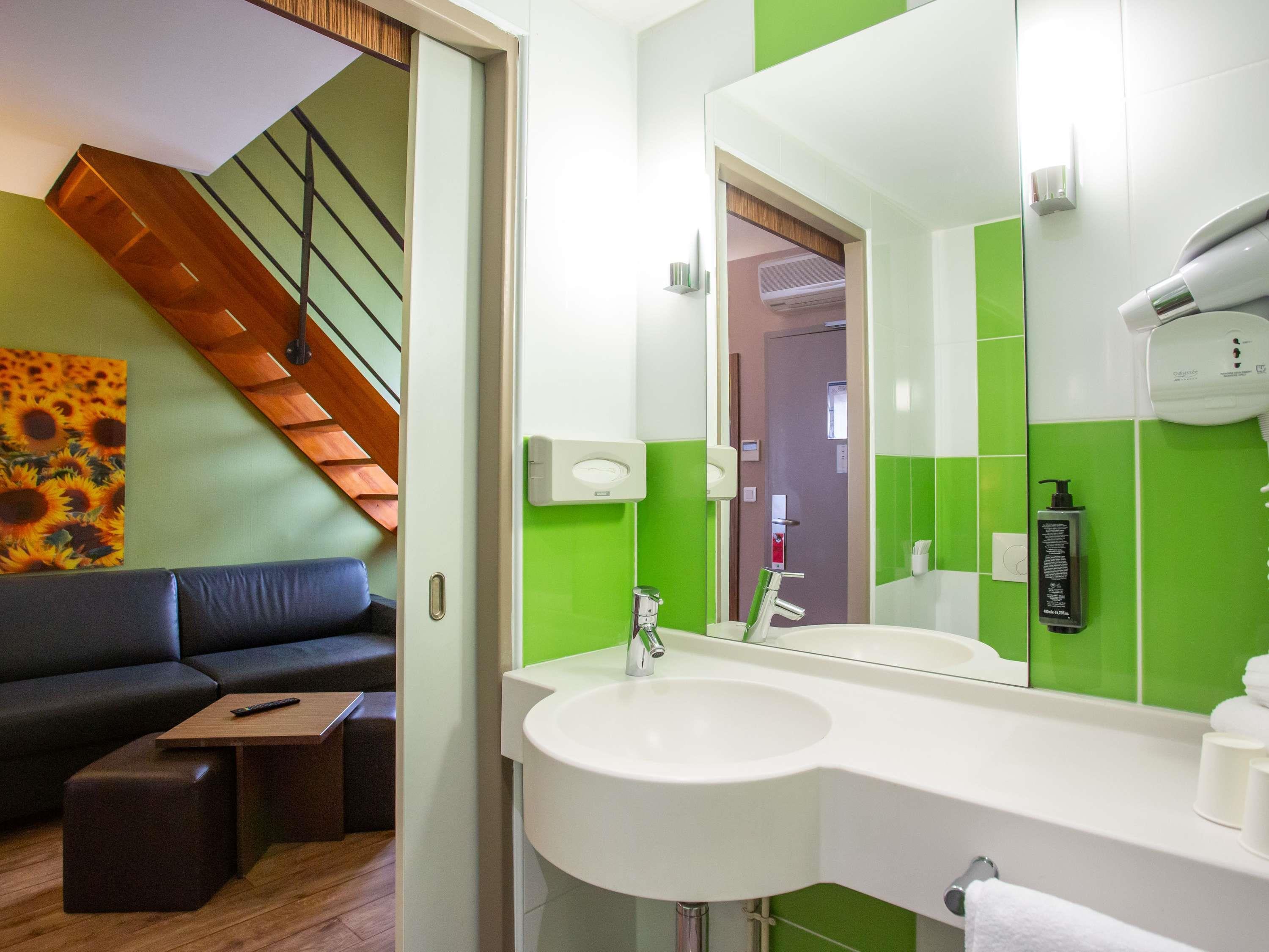 ibis Styles Bourges Room Type - Privilege Room with a double bed and a sofa