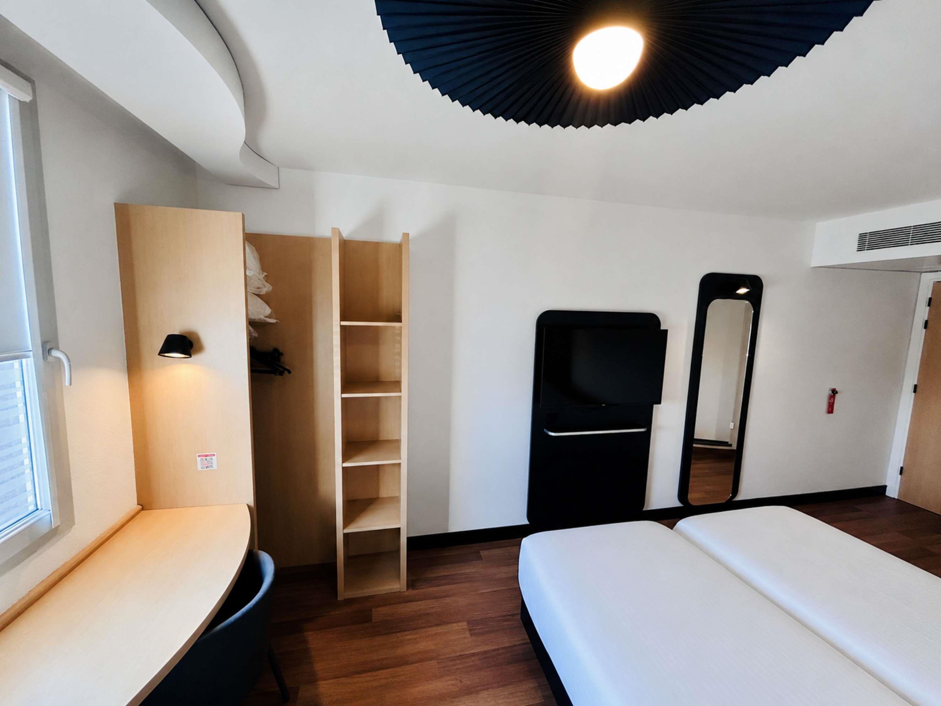 ibis Beauvais Aeroport Room Type - Standard Room with two single beds
