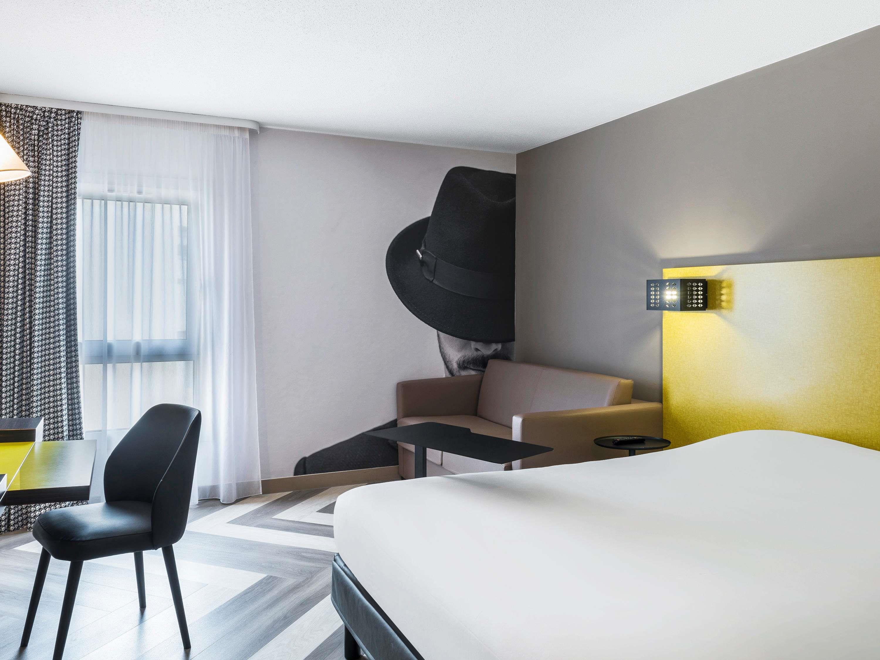 ibis Styles Nice Vieux Port Room Type - Standard Room with 1 double bed and 1 sofa or armchair