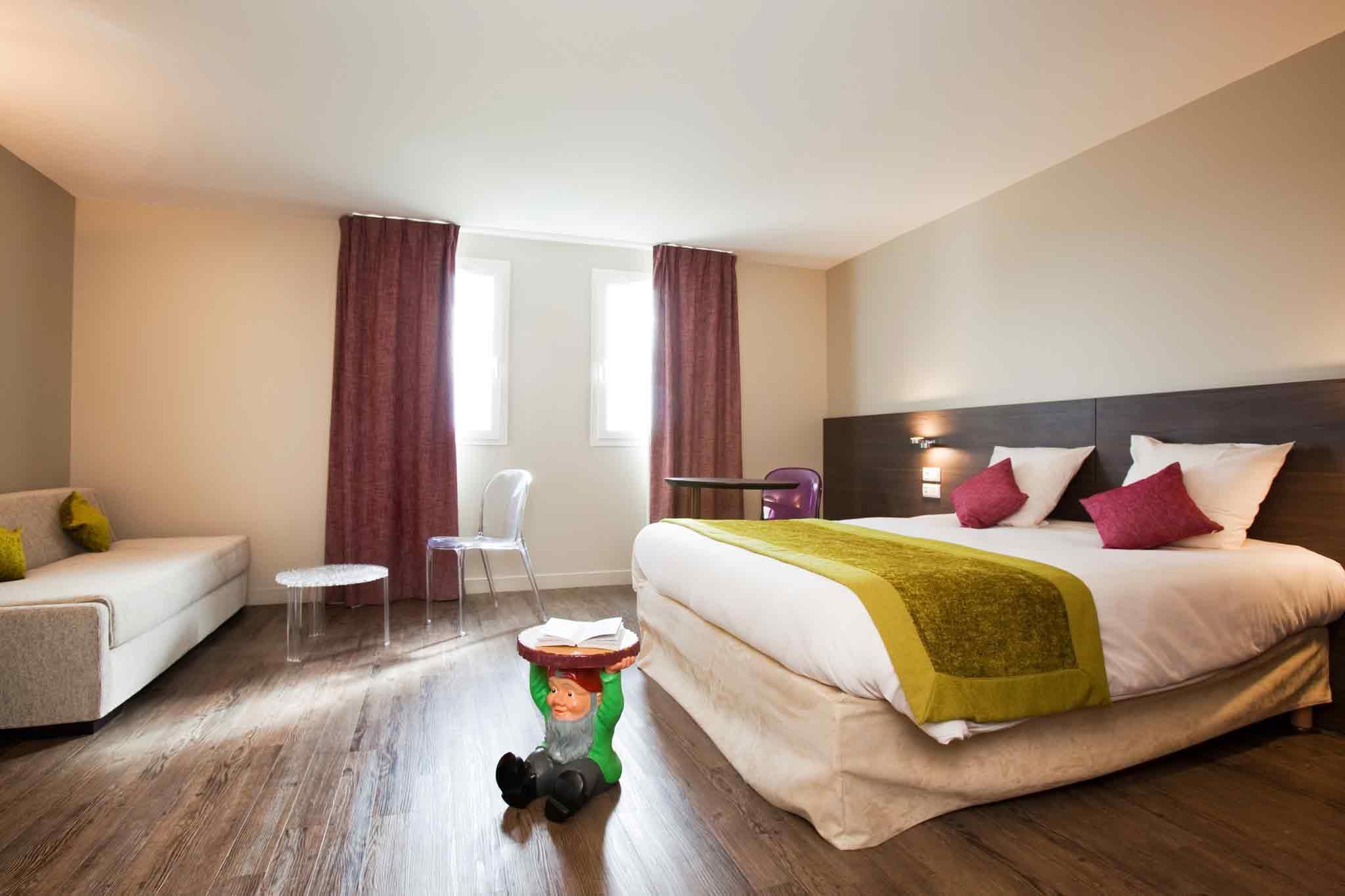 ibis Styles Compiegne Room Type - Standard family suite with 1 double bed and 1 sofa sleeping 2