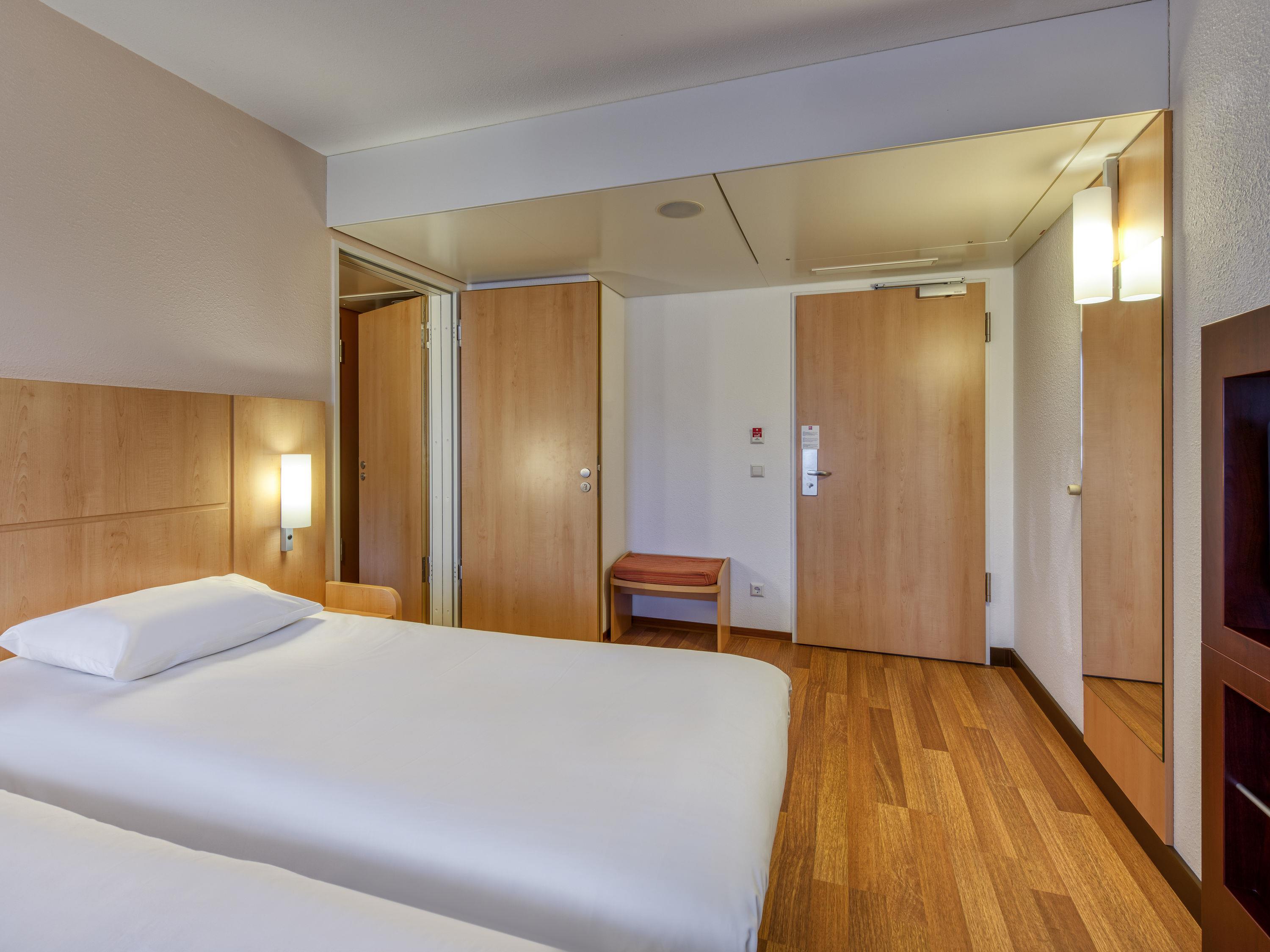 ibis Konstanz Room Type - Standard accessible room with two separate beds