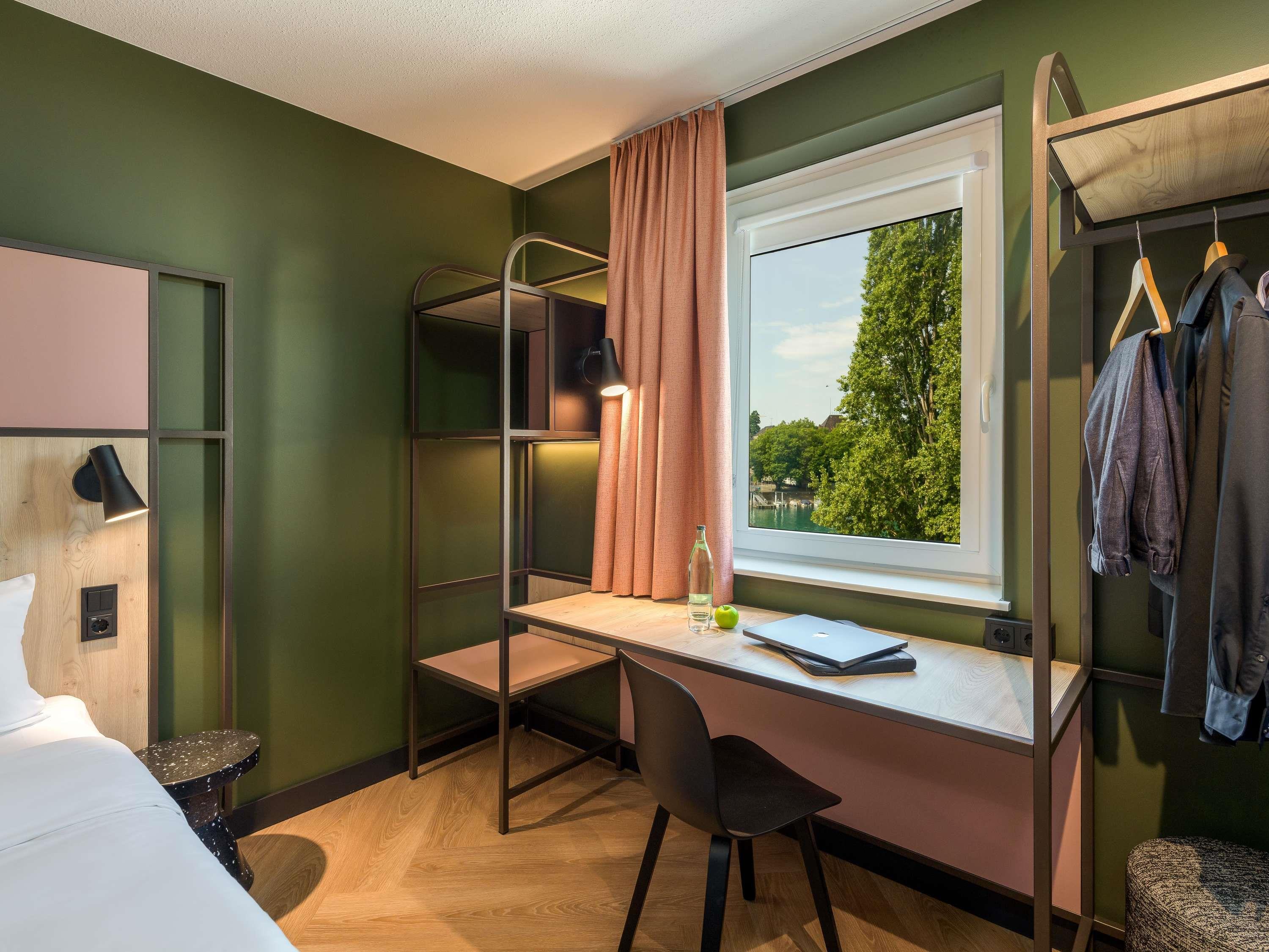 ibis Konstanz Room Type - Standard room with 1 queen-size bed and lake view