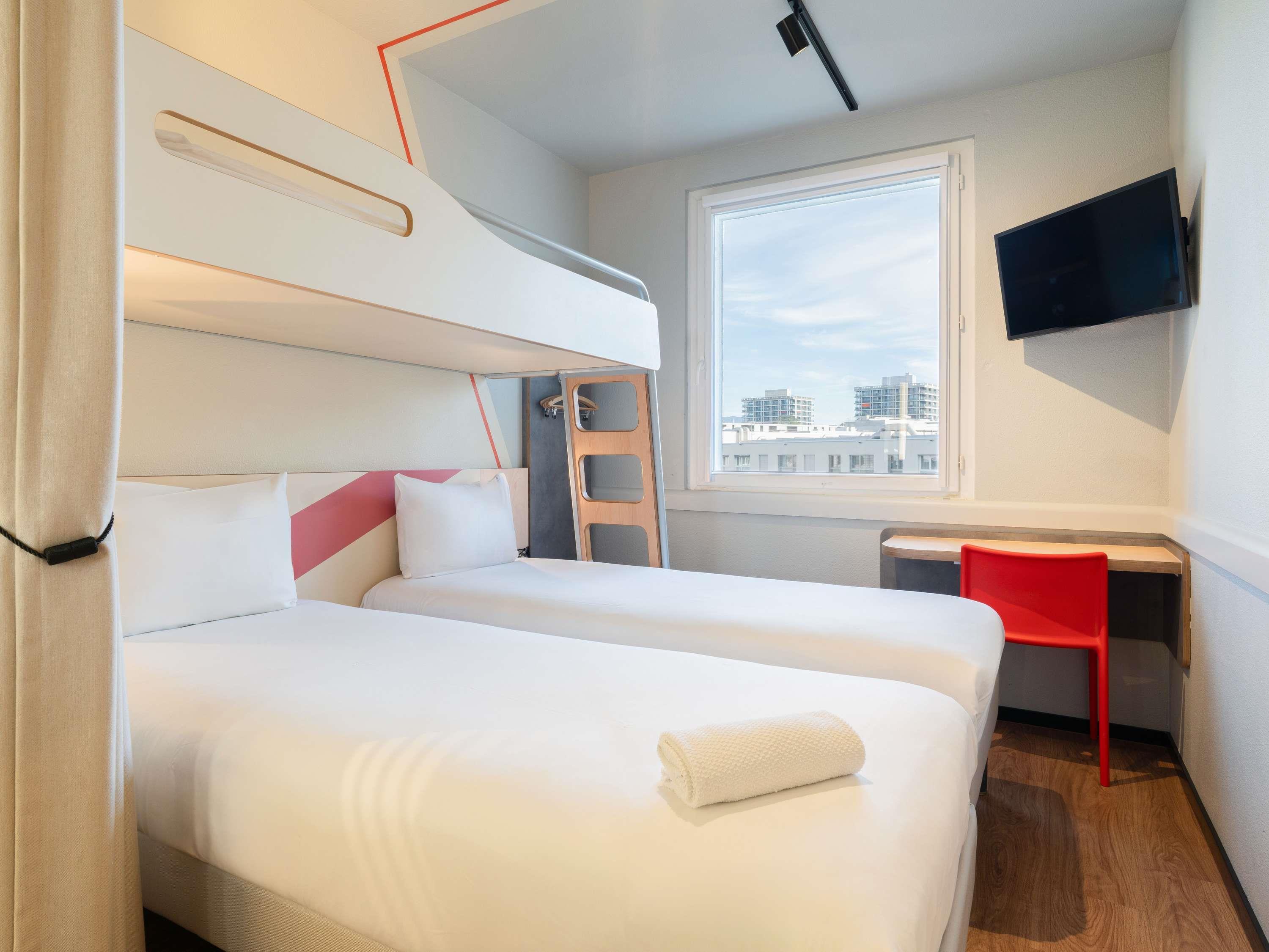 IBIS BUDGET GENEVE PETIT LANCY Room Type - Triple room with 2 twin beds and 1 bunk bed IBIS BUDGET GENEVE PETIT LANCY Room Type - Triple room with 2 twin beds and 1 bunk bed