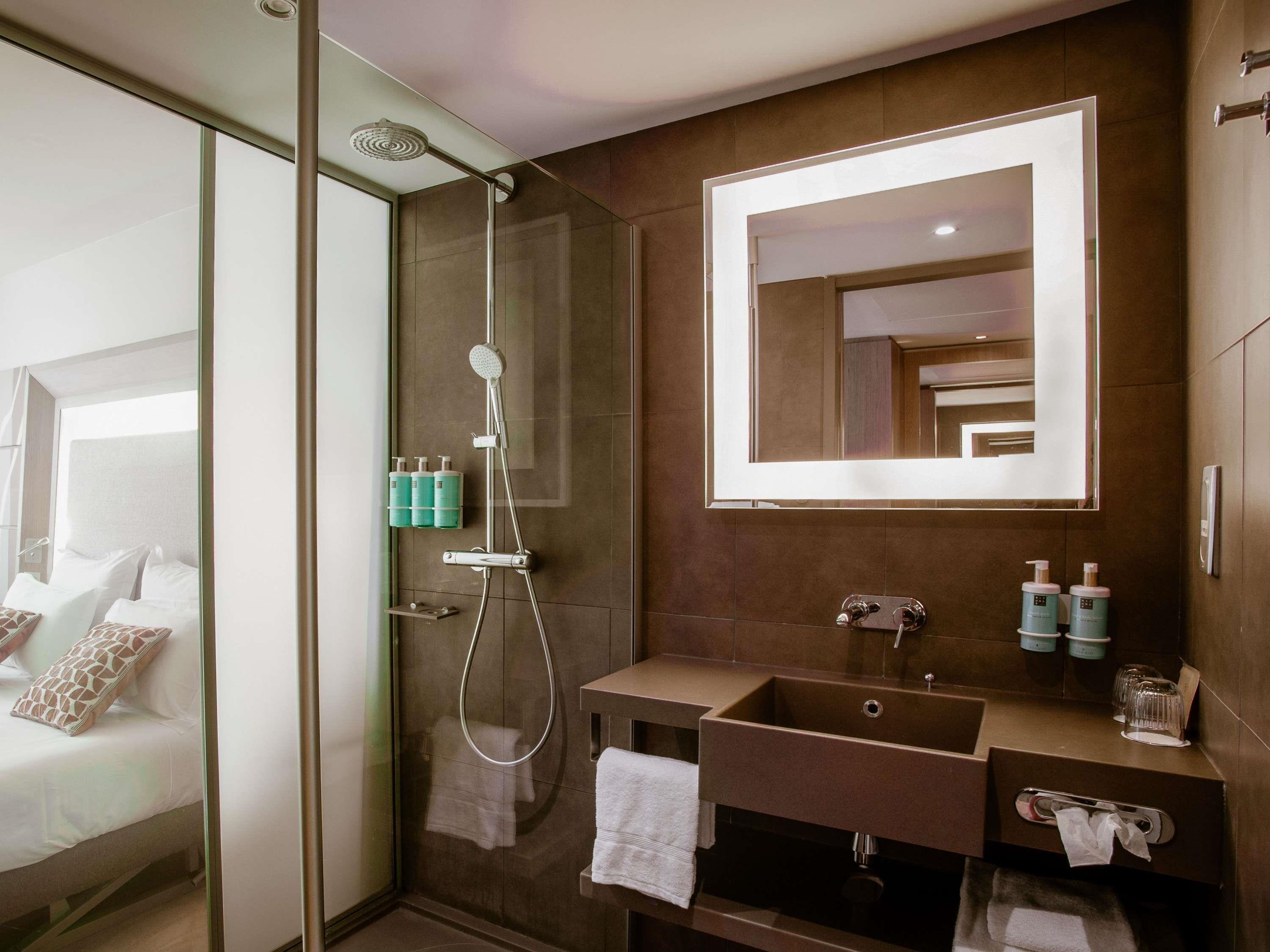 Novotel Lyon Confluence Room Type - Executive room with double bed and single sofa-bed, river view